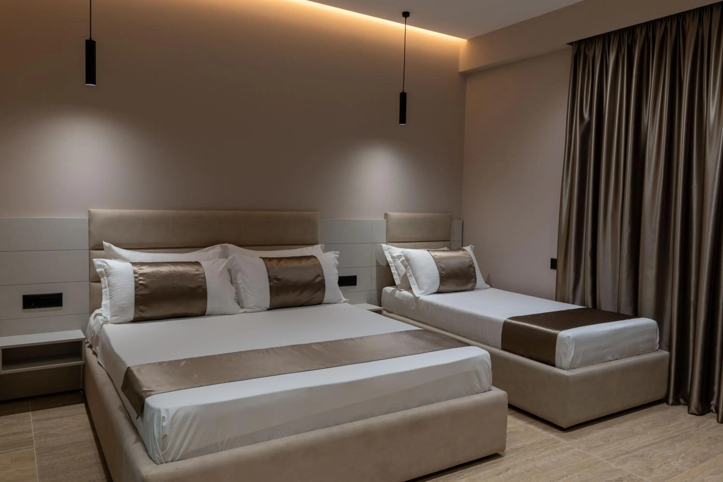 Deluxe Triple Room with Sea View in Grand Hotel Aita