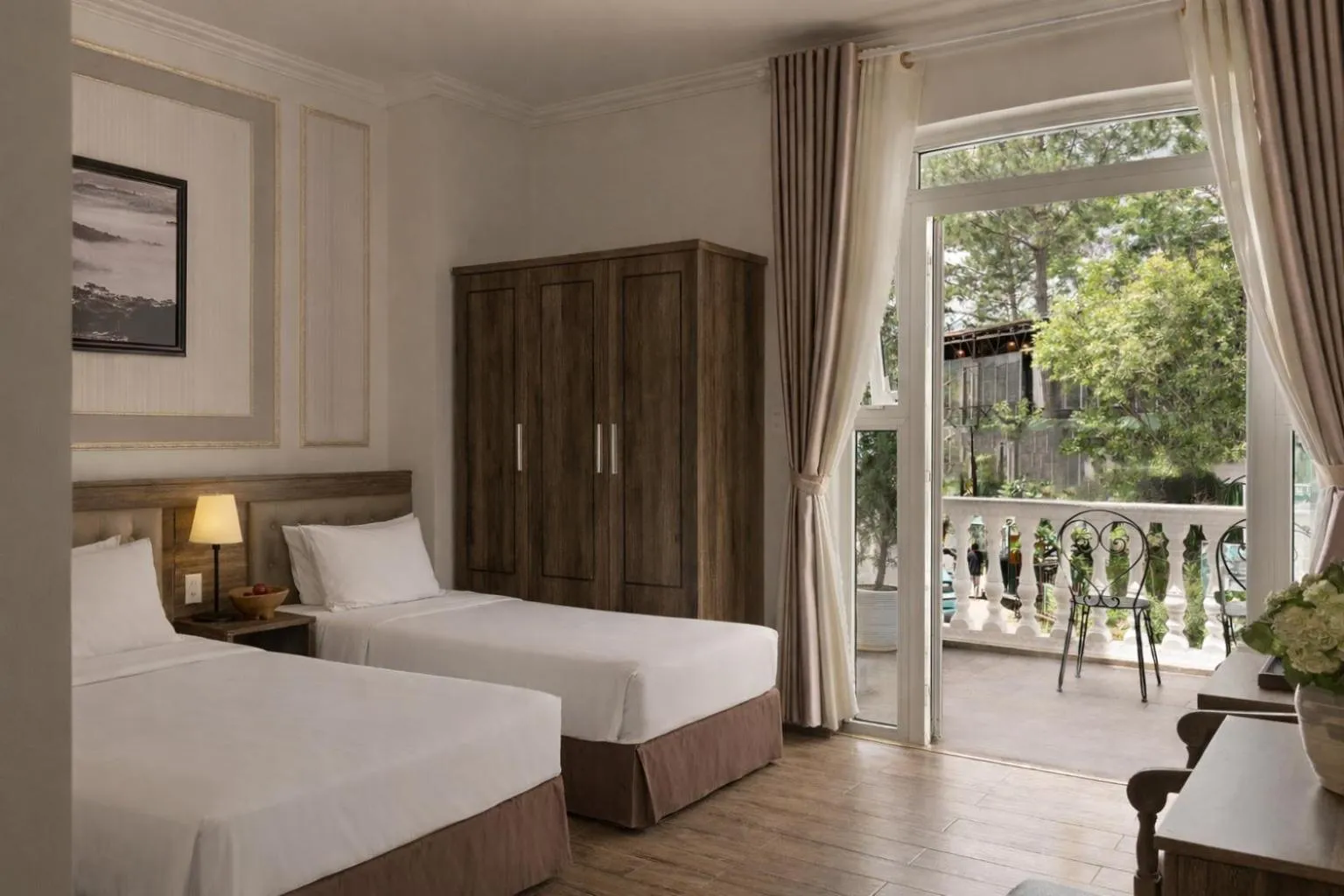 Deluxe Twin Room with Street View in New Life Hotel - Da Lat