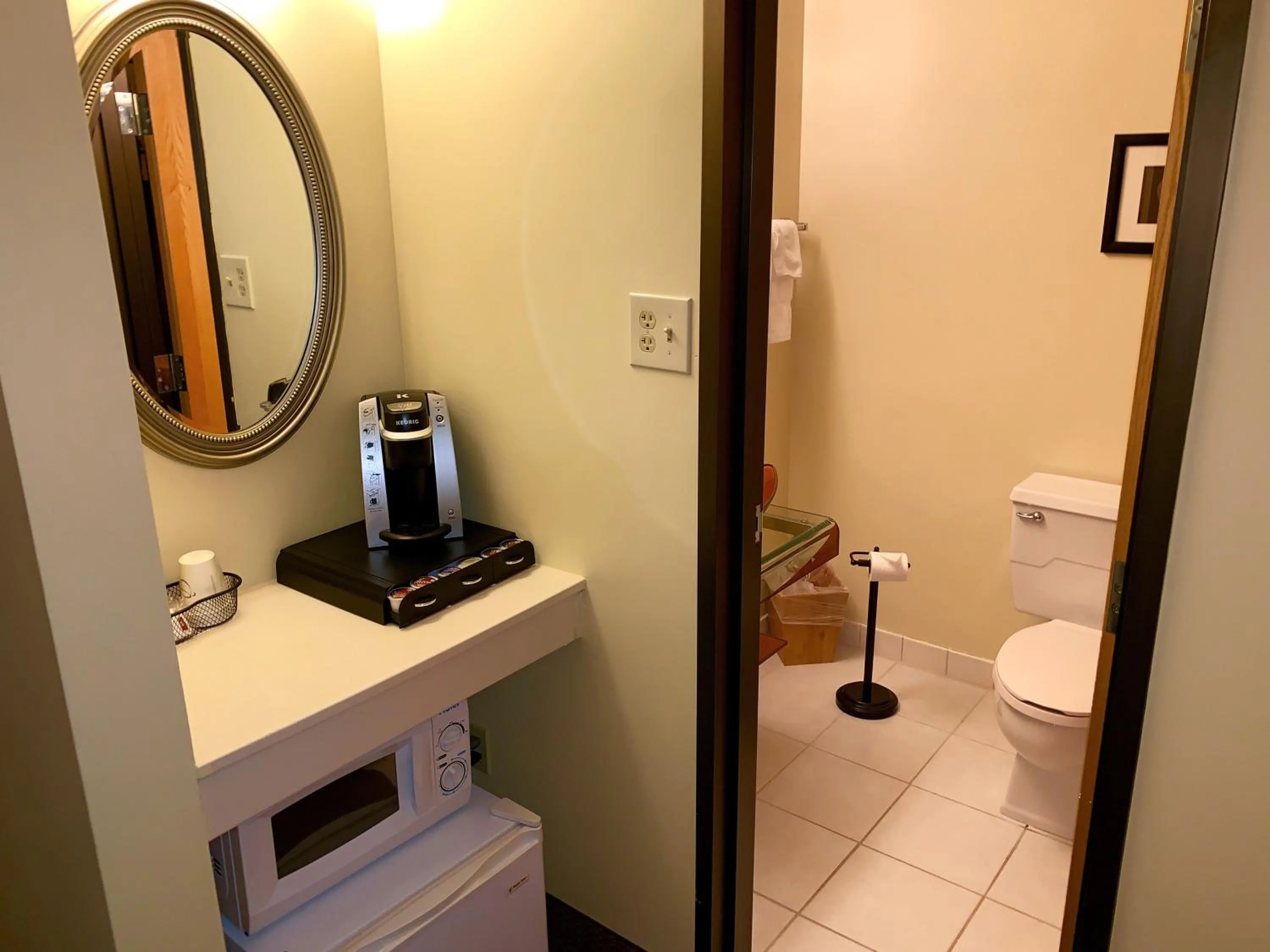 King Room - No Pets in The Academy Hotel Colorado Springs