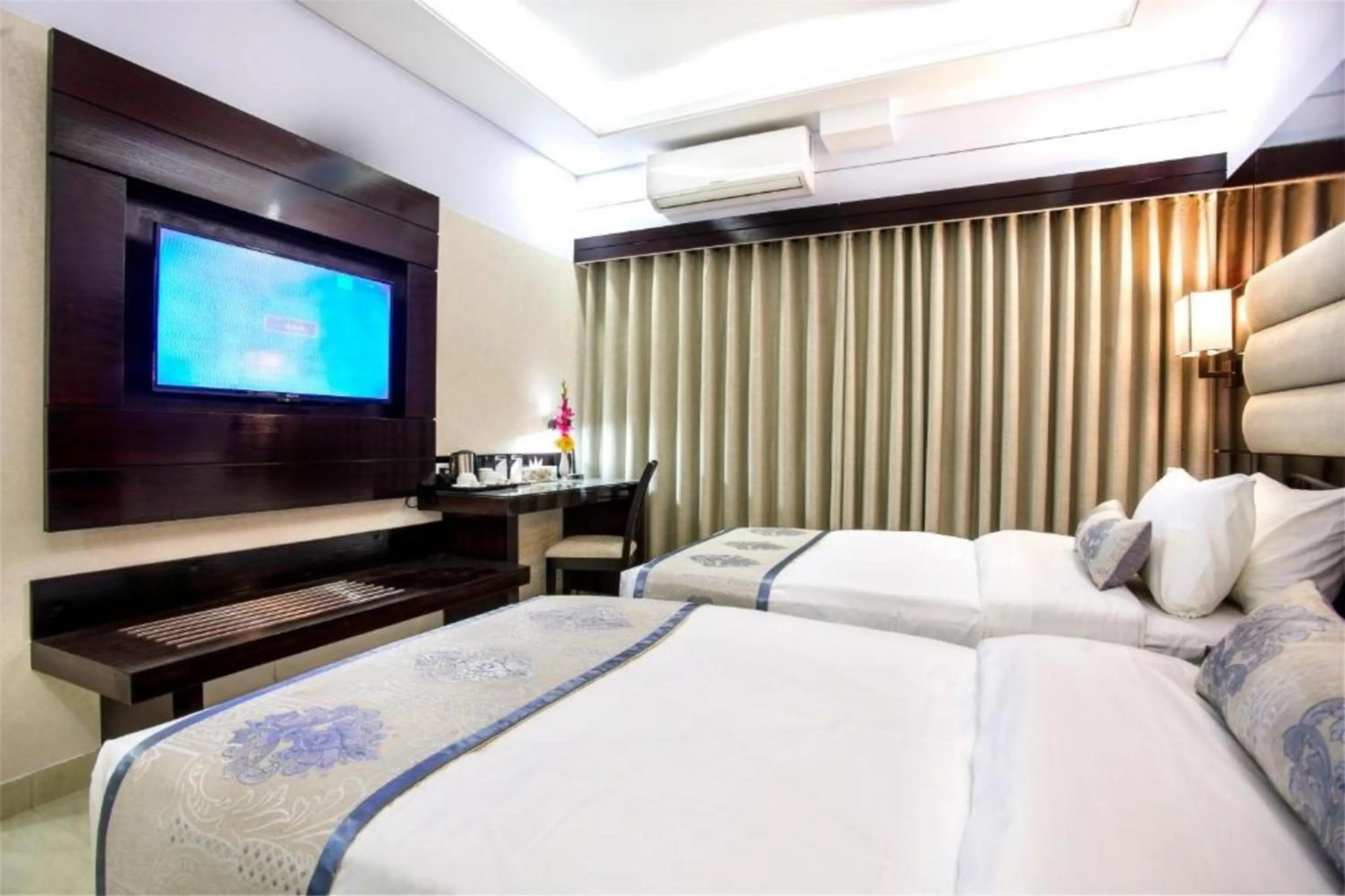 Twin Room with City View in White Palace Hotel