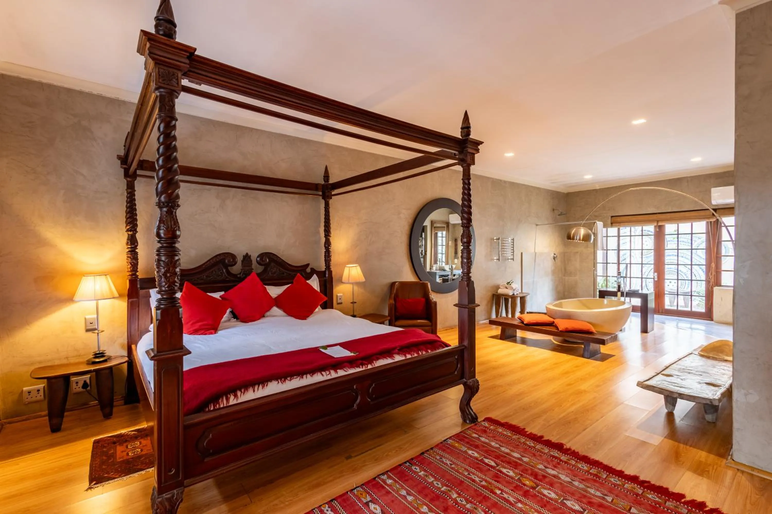 Luxury King Suite in Singa Lodge - Lion Roars Hotels & Lodges