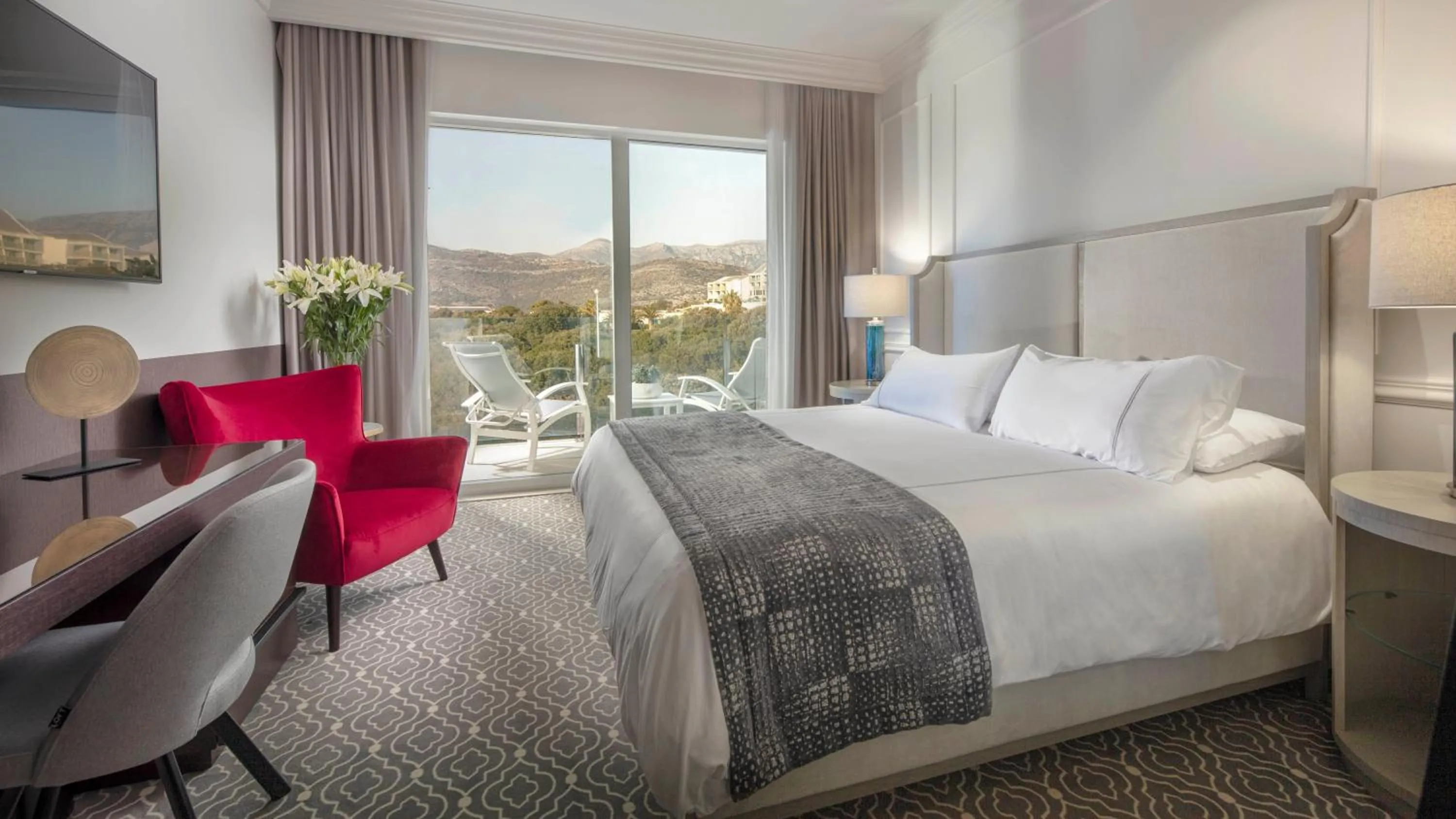 Luxury King Suite with Balcony in Royal Palm Hotel