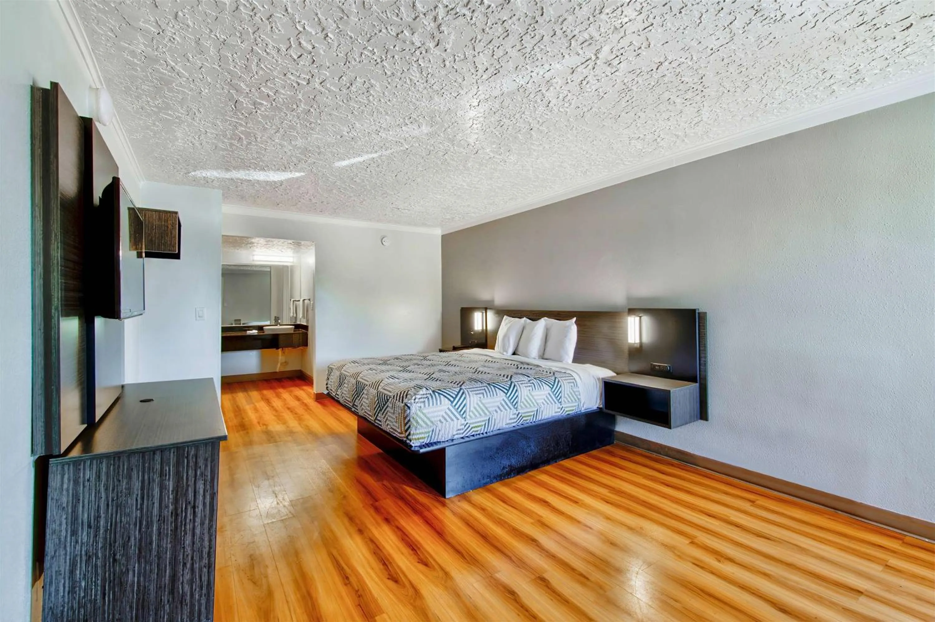 King Room - single occupancy - Disability Access - Non-Smoking in Motel 6-Fort Worth, TX - White Settlement