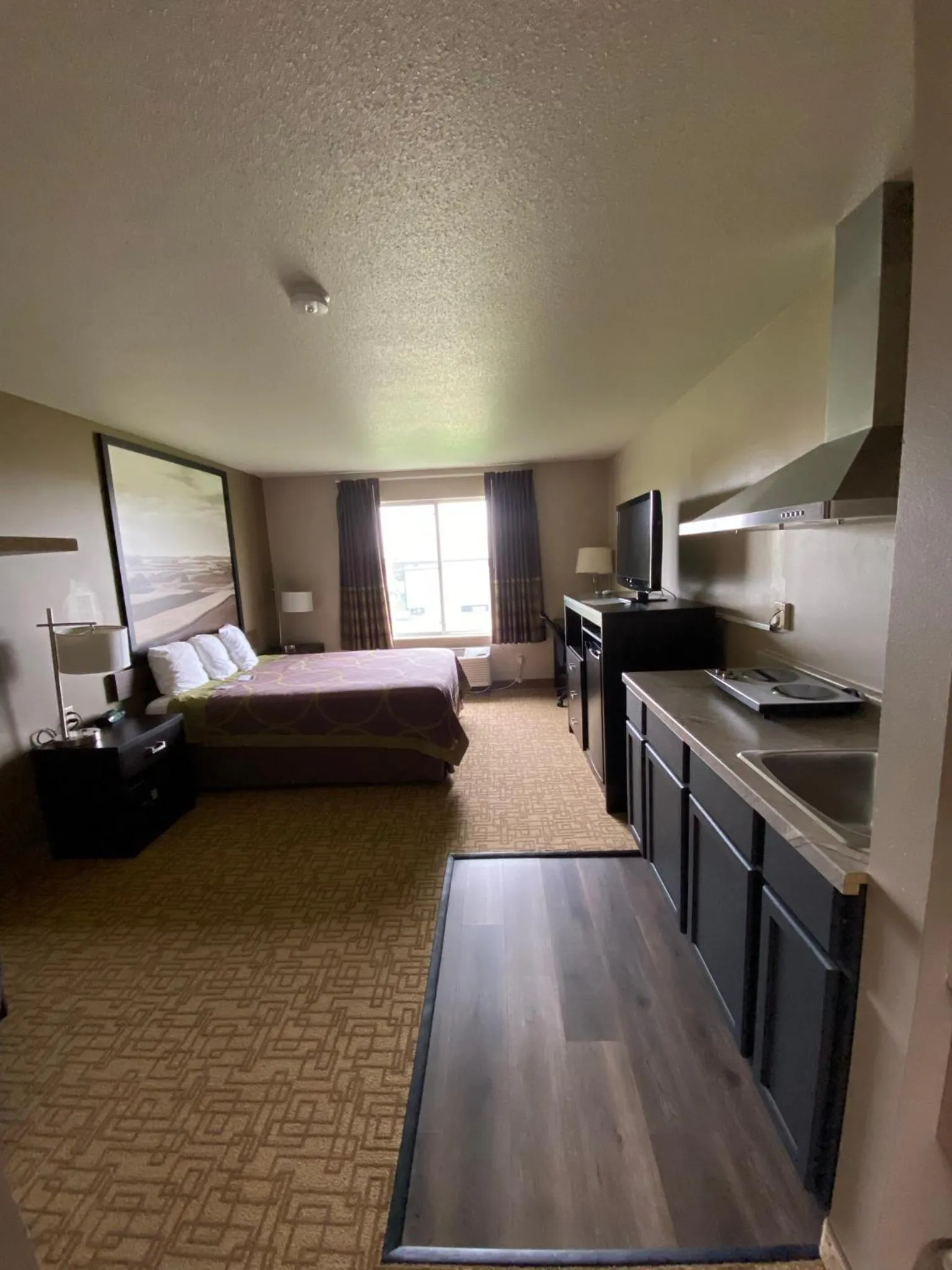 Queen Room with Kitchenette - Non-Smoking in Super 8 by Wyndham Jackson MN
