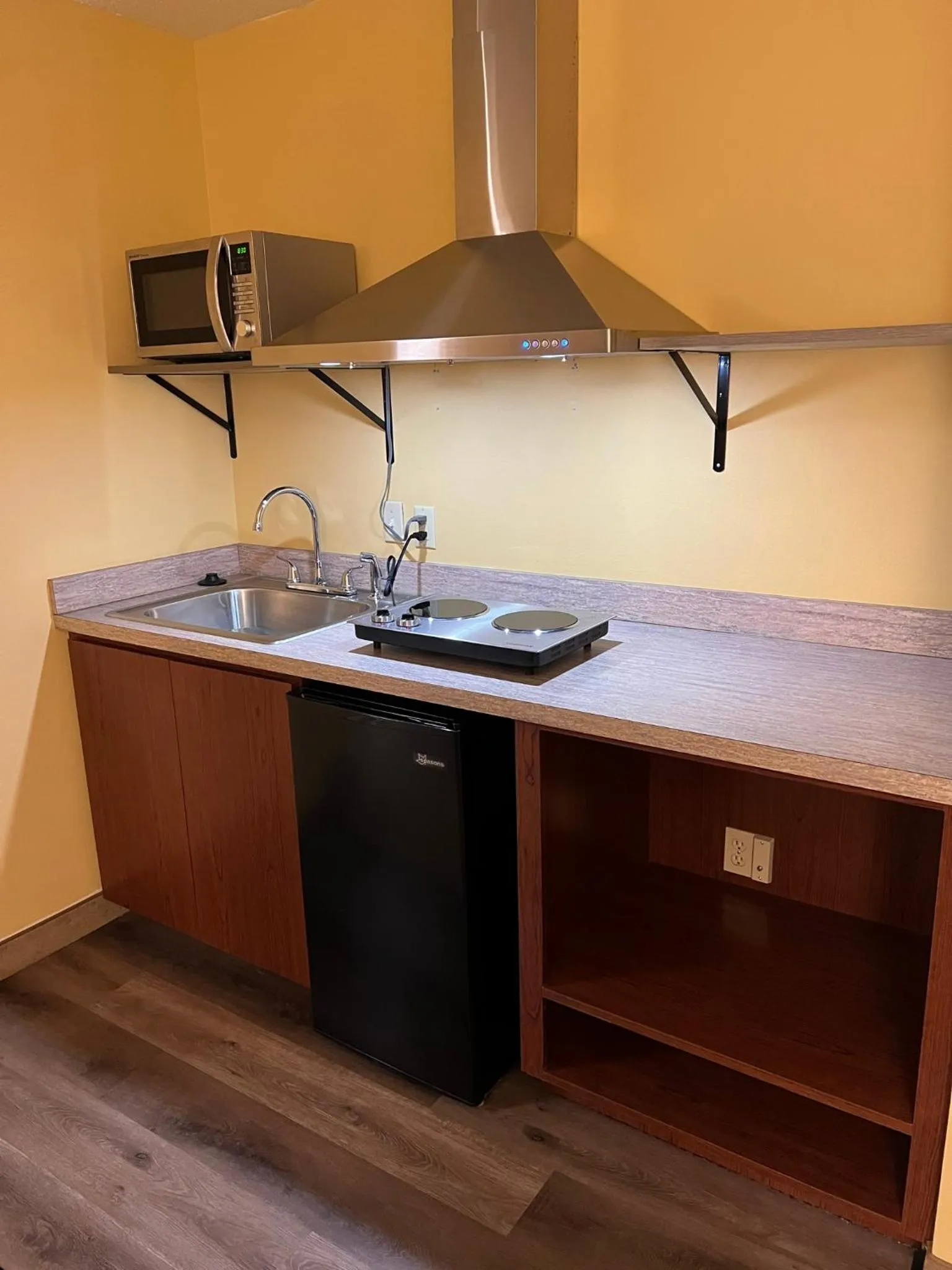 King Studio Suite with Sofa Bed and Kitchenette - Non-Smoking in Super 8 by Wyndham Jackson MN