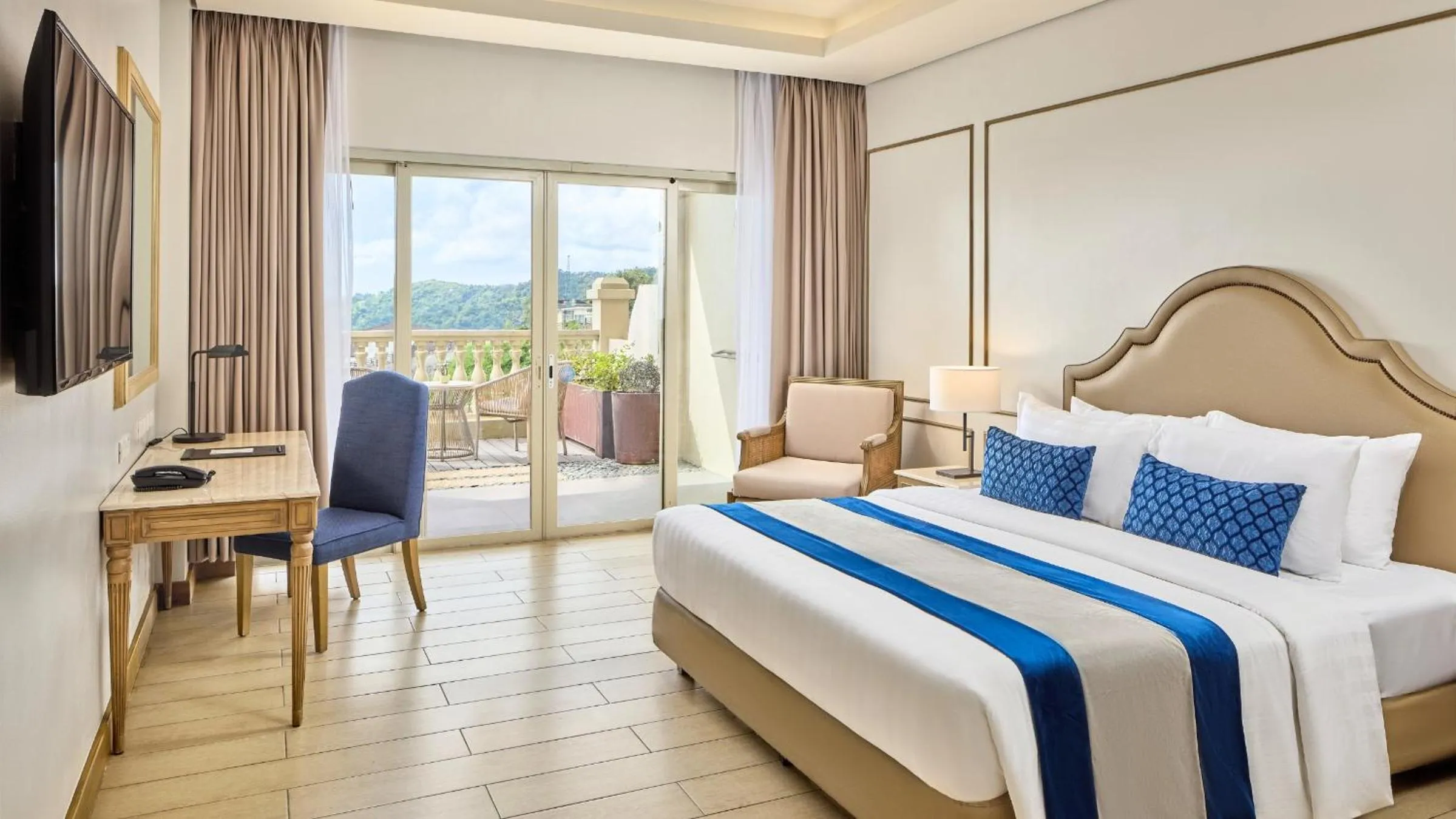 Premier Twin in Twin Lakes Hotel near Tagaytay