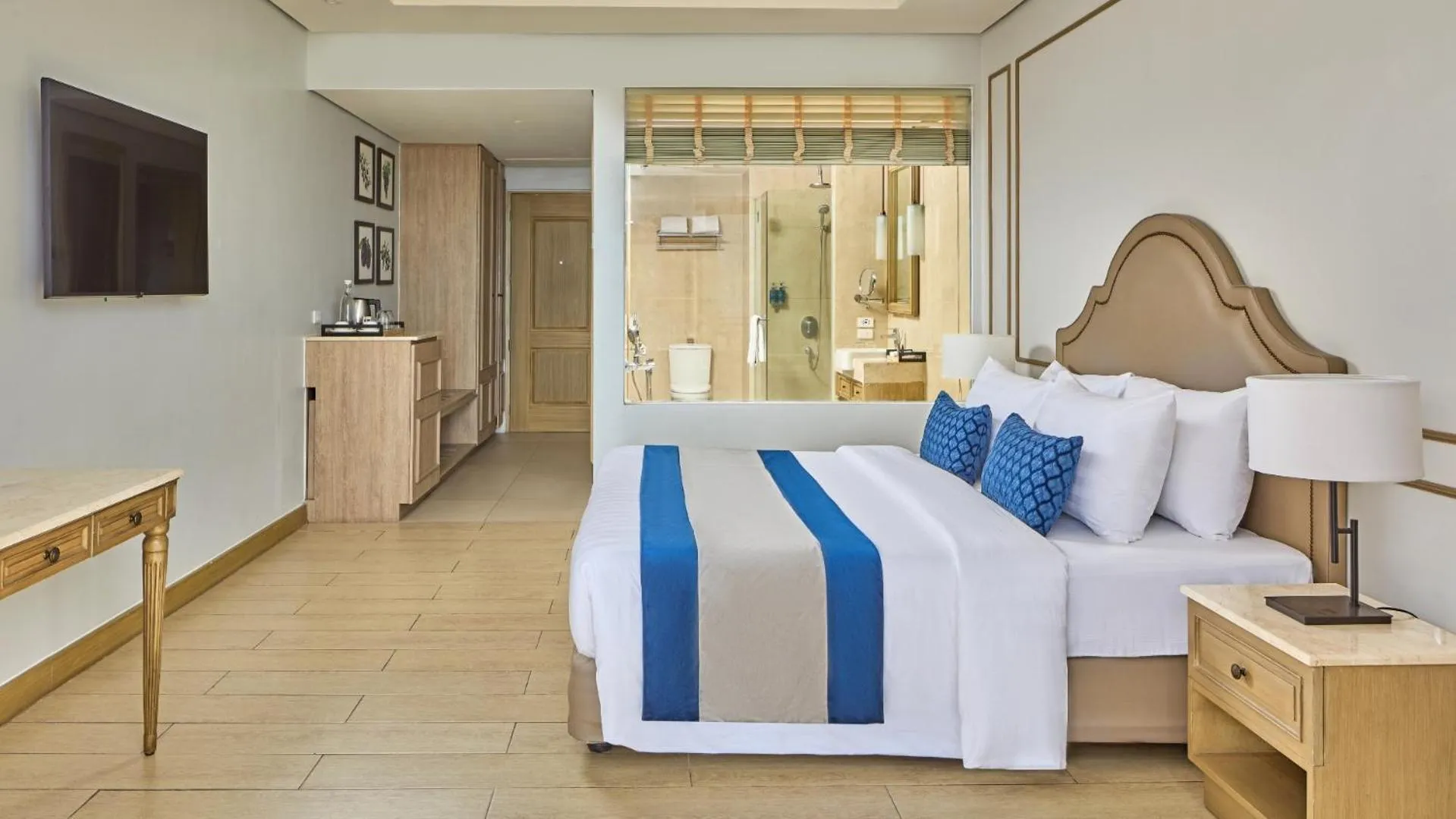 Classic Superior King - single occupancy in Twin Lakes Hotel near Tagaytay