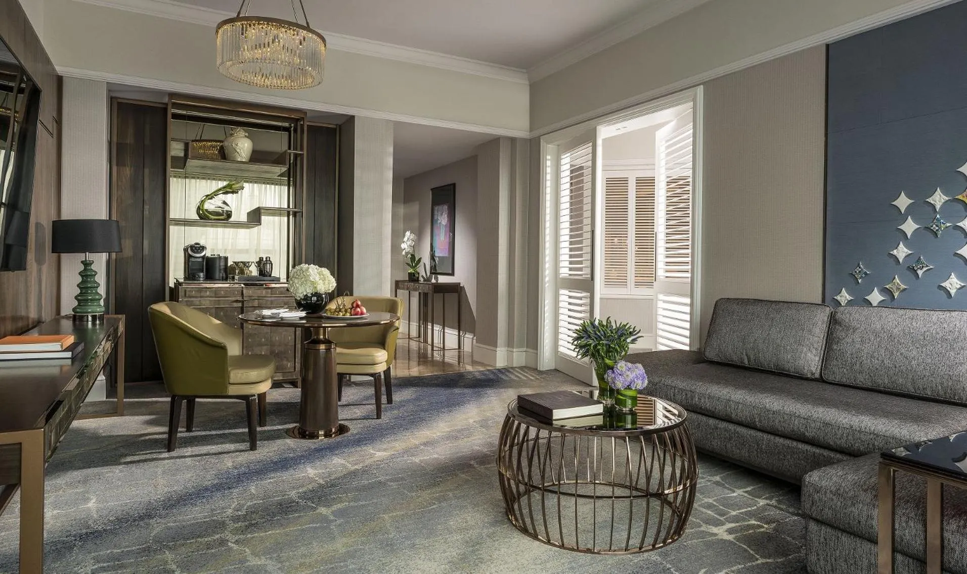 One-Bedroom Club Suite in Four Seasons Hotel Singapore