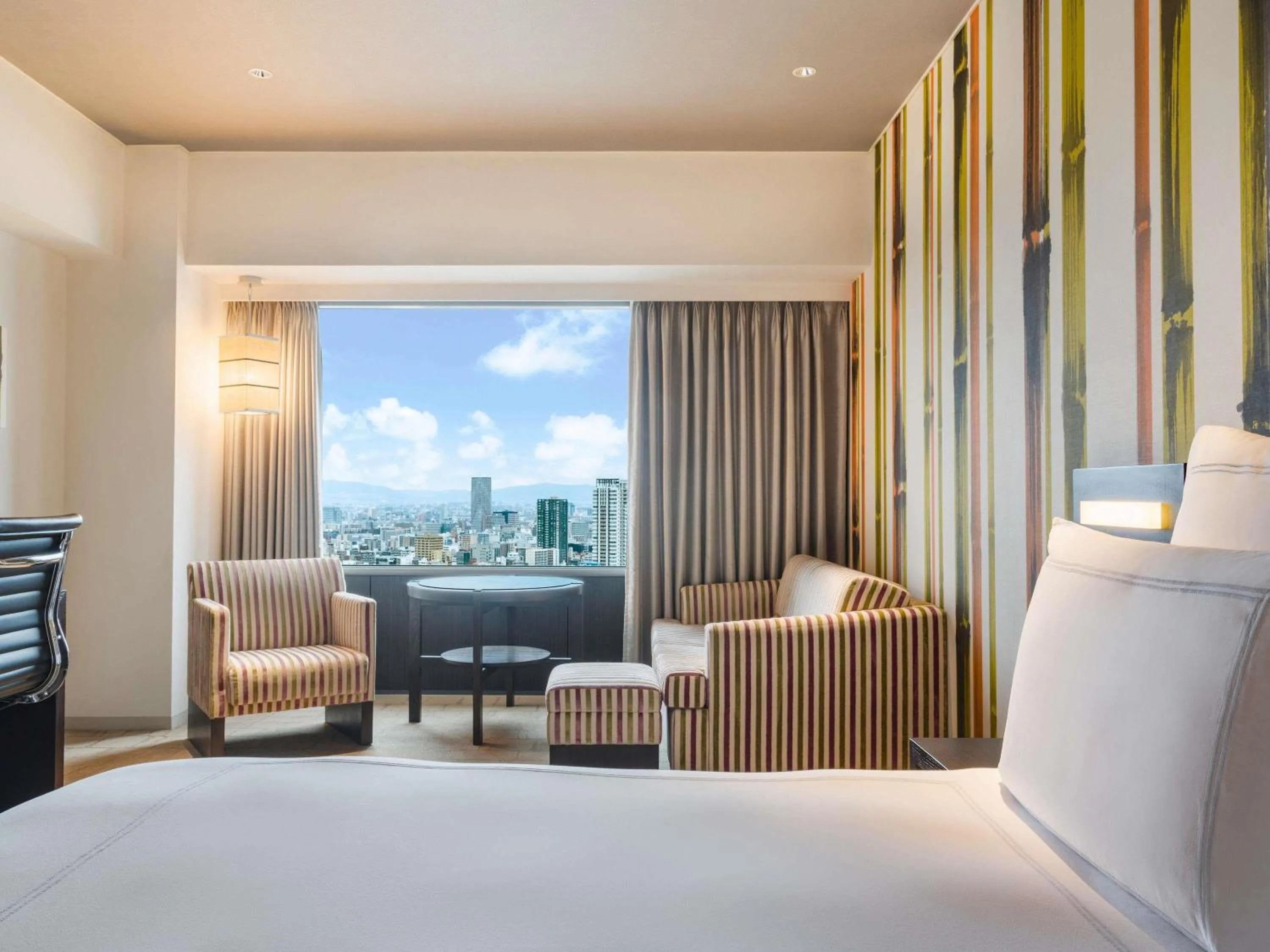 Swiss Advantage Room King Plus in Swissotel Nankai Osaka