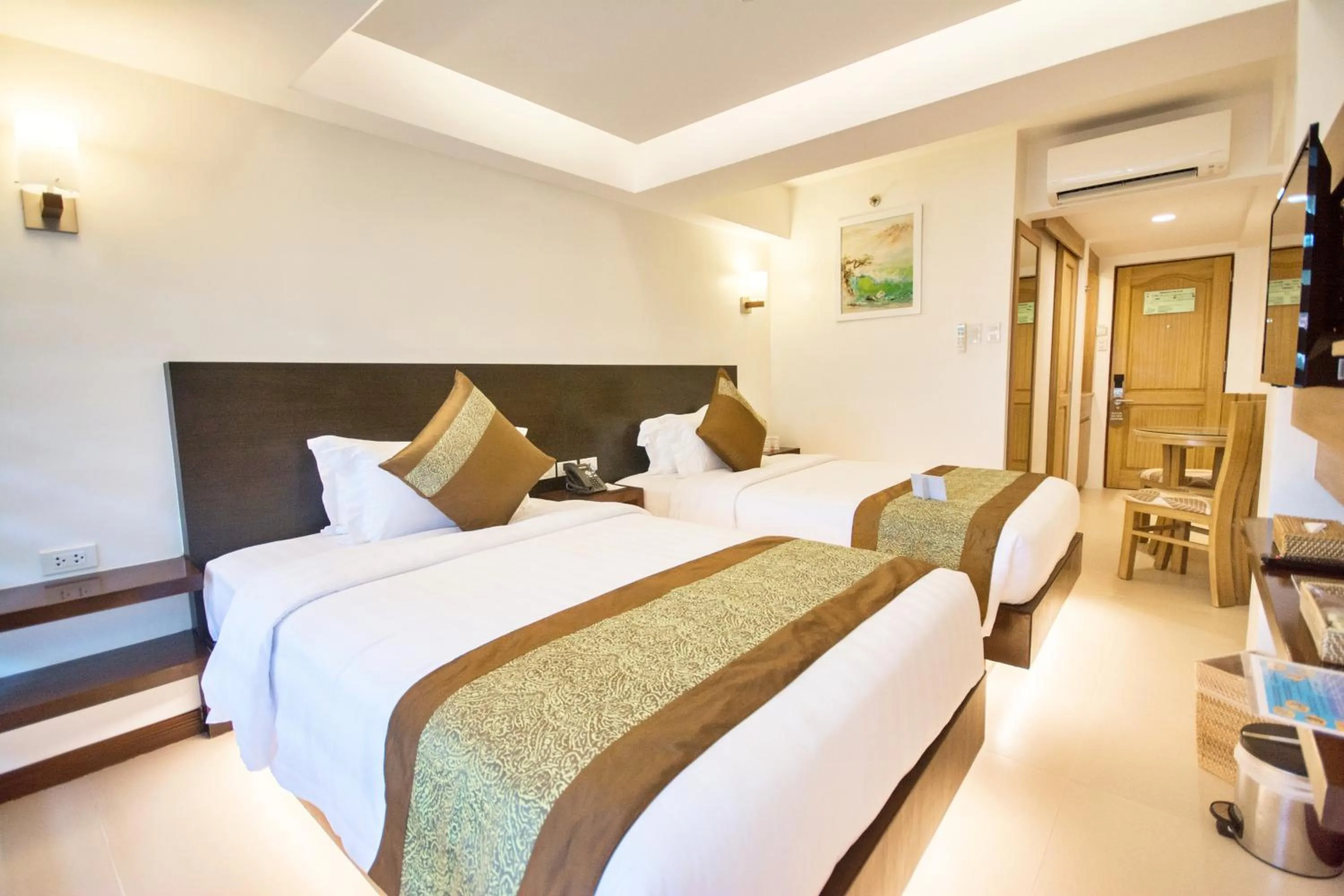 Superior Twin Room in Commander Suites de Boracay