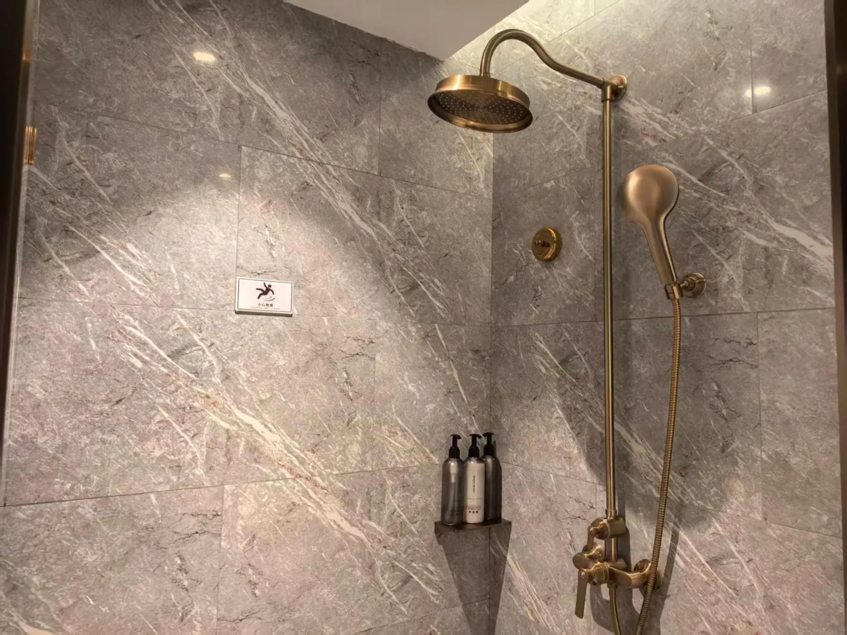 Superior King Room - City side in Mercure Hangzhou Xixi Wetland