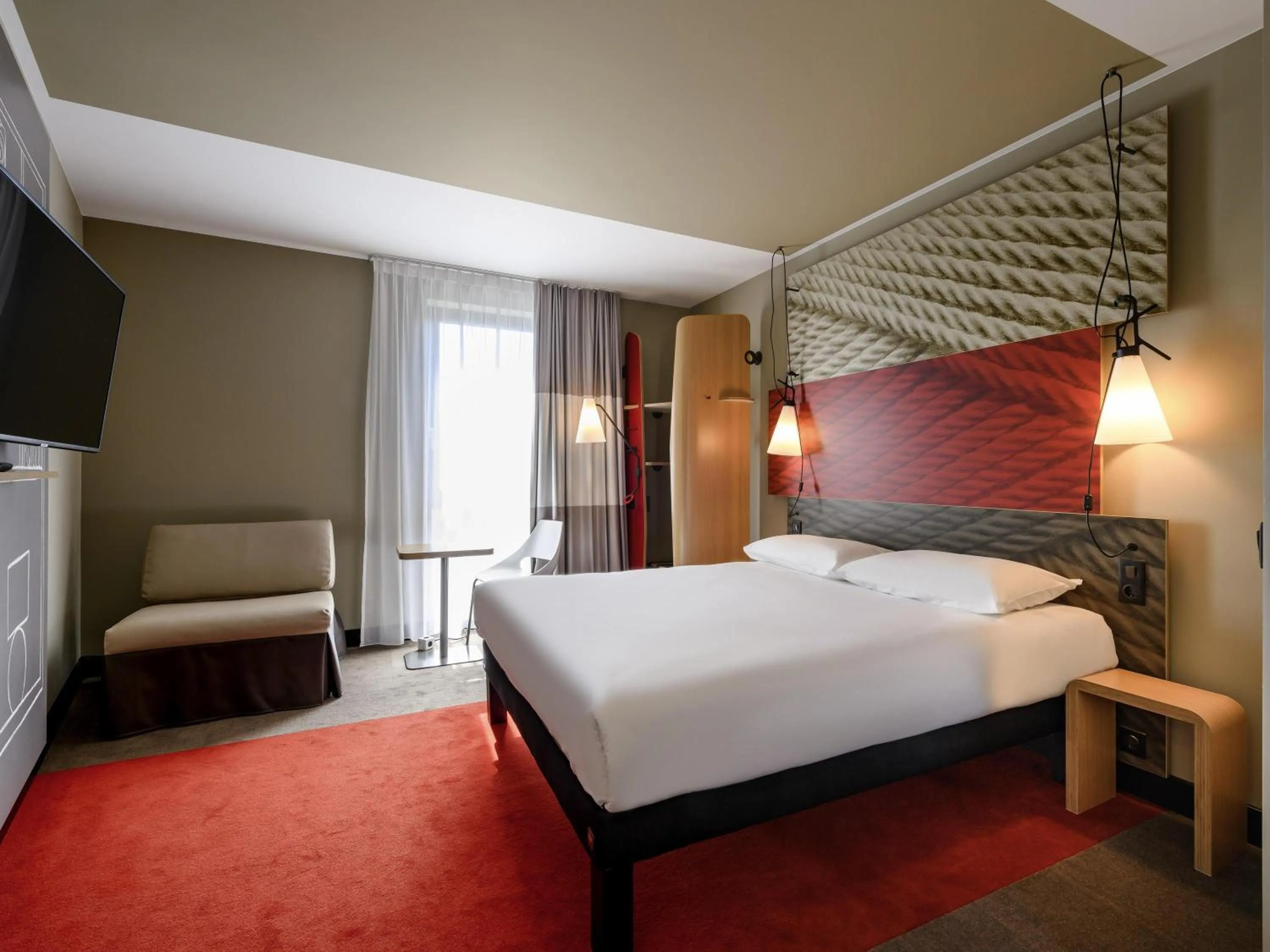 Family Room with One Double Bed and One Single Bed in ibis Regensburg Zentrum