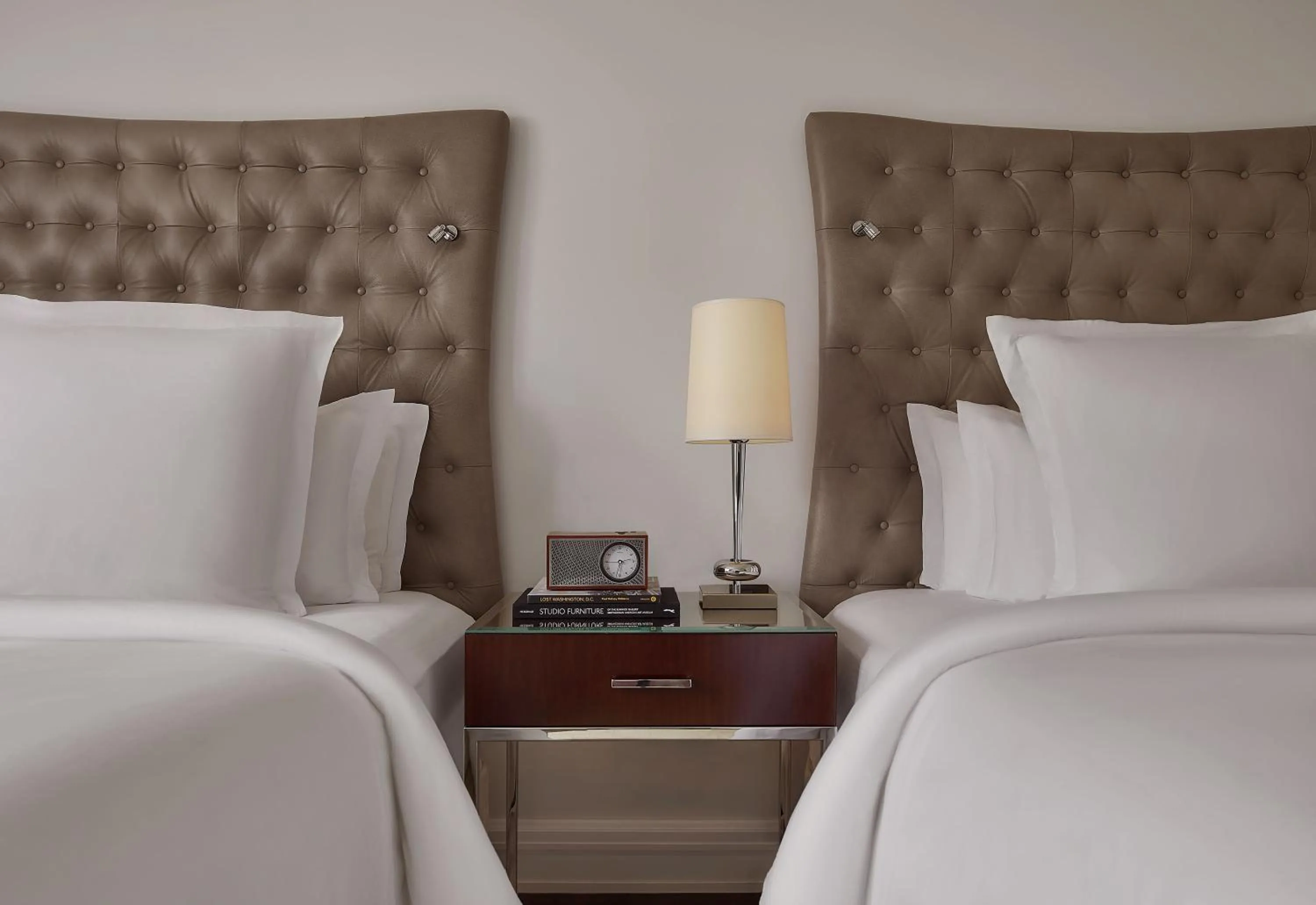 Deluxe Canal Two Full Beds in Rosewood Washington DC