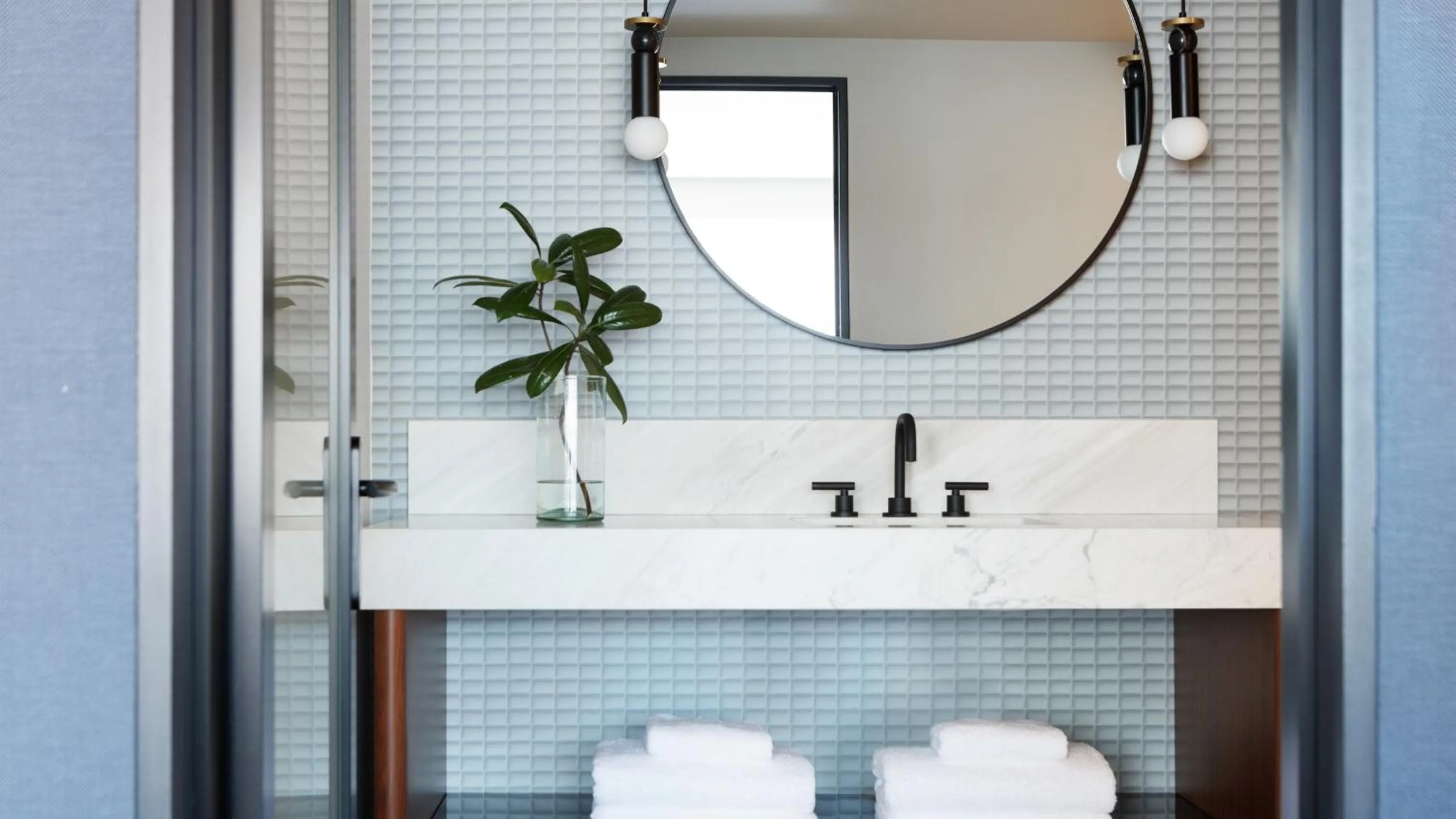 King Room with Accessible Tub - Mobility Access in Kimpton Banneker Hotel by IHG