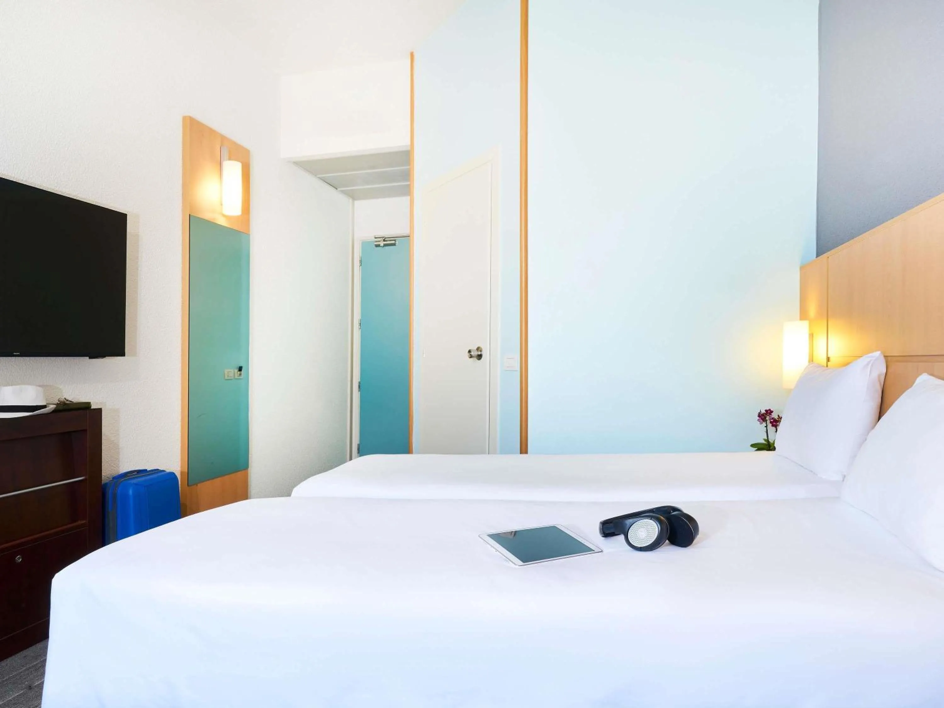 Twin Room in Ibis Como