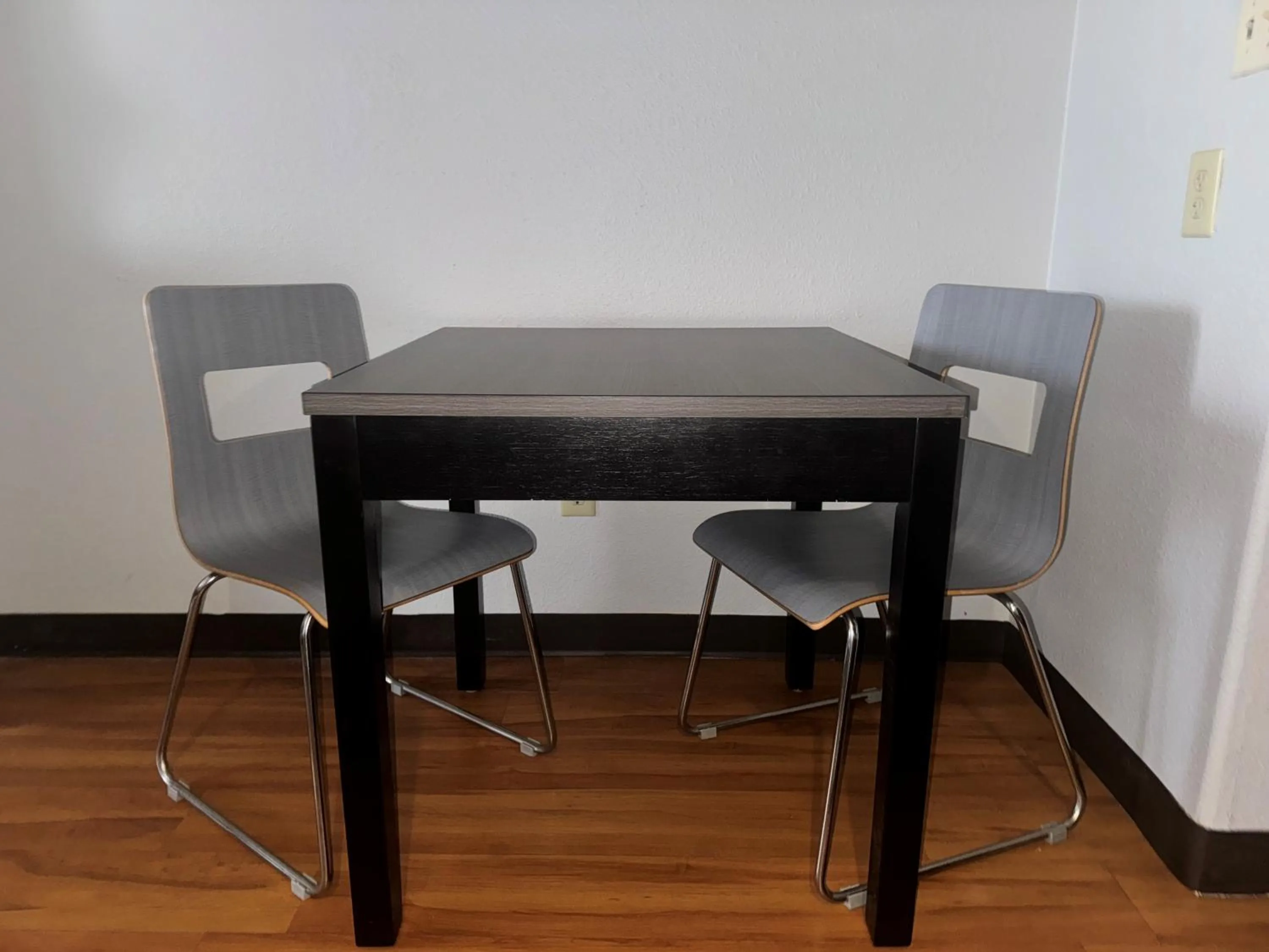 Ground Floor King Room - Non-Smoking in Super 8 by Wyndham Sealy