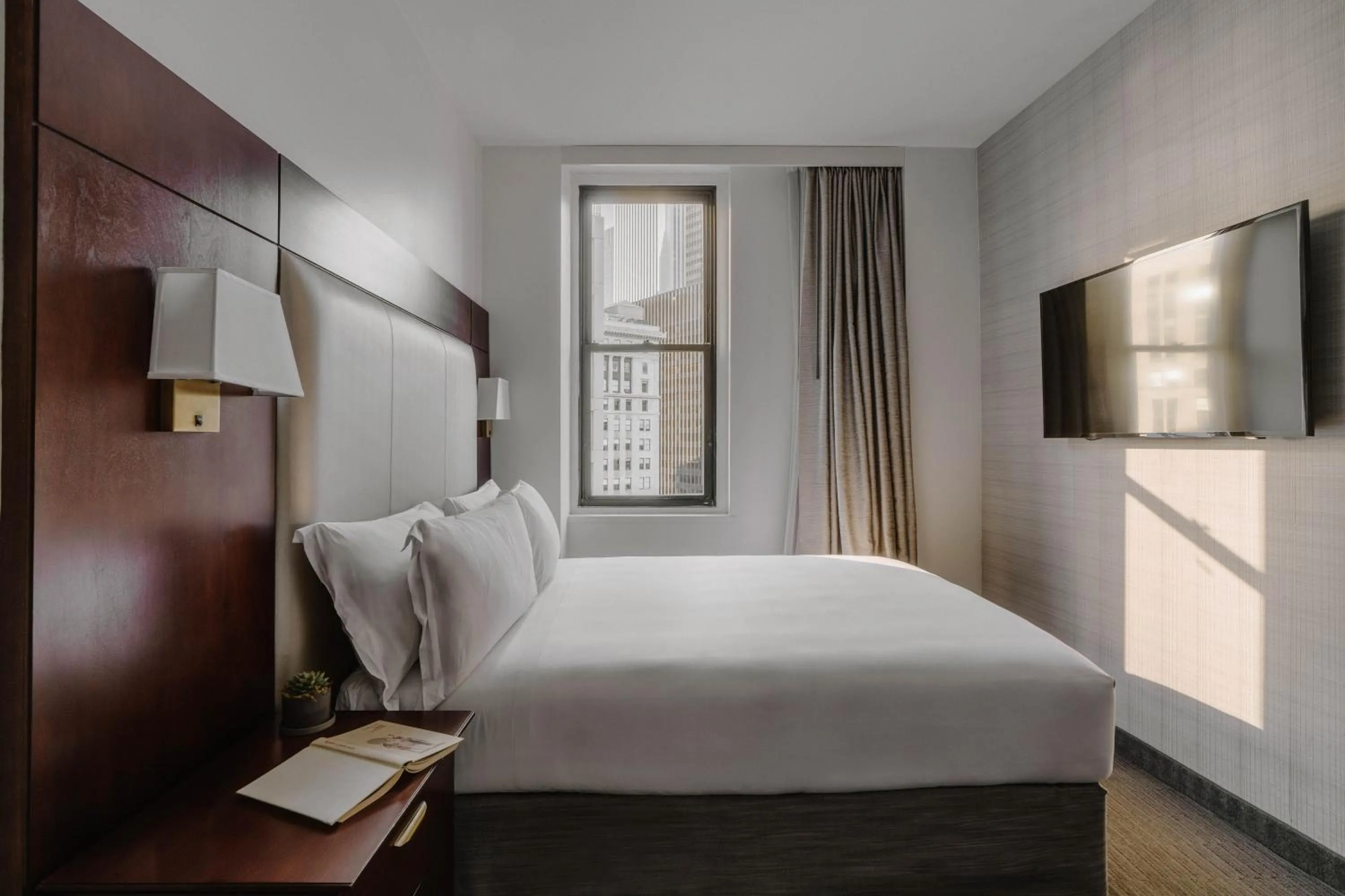 Deluxe Queen Room in River Hotel