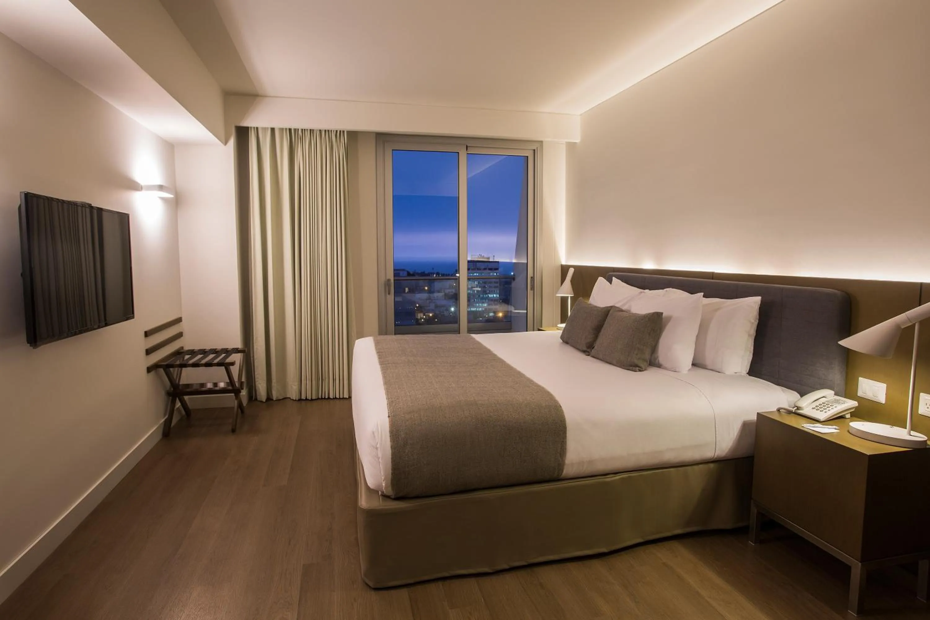 King Suite - single occupancy - Non-Smoking in Dazzler by Wyndham Lima San Isidro