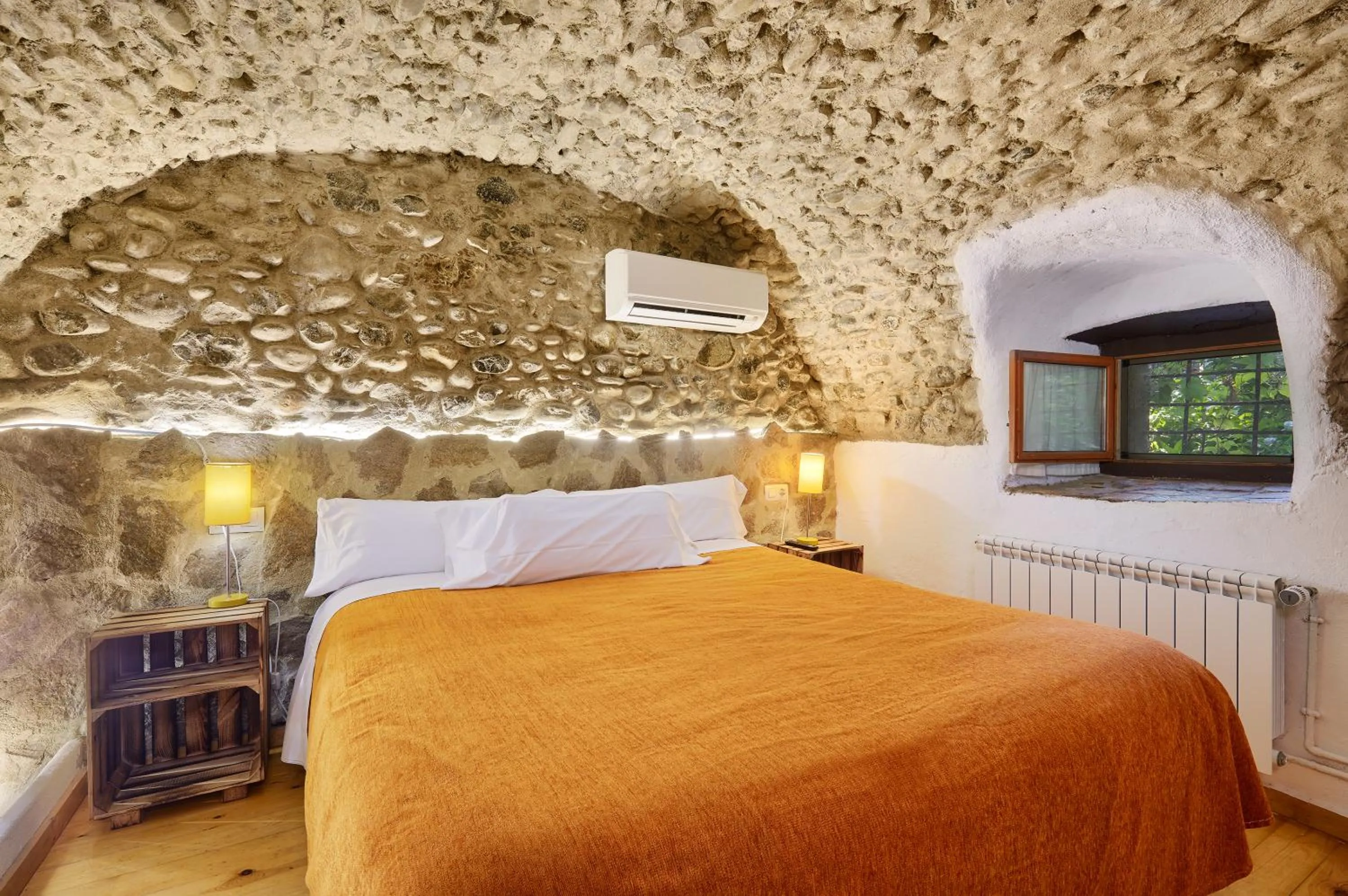 Superior King Room in Mas Torrencito Pet Friendly