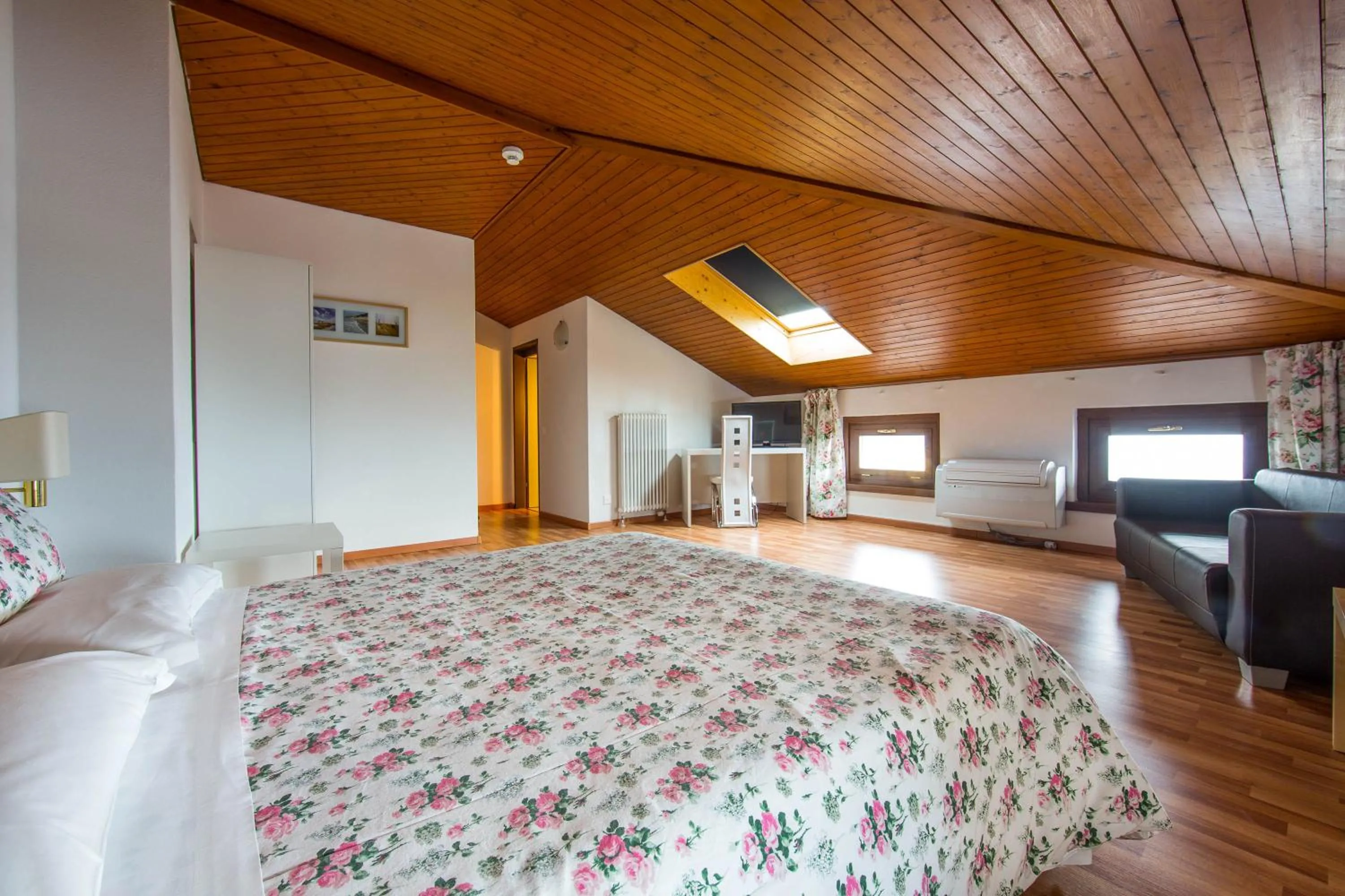 Family Room with Bathroom in Casa Zen