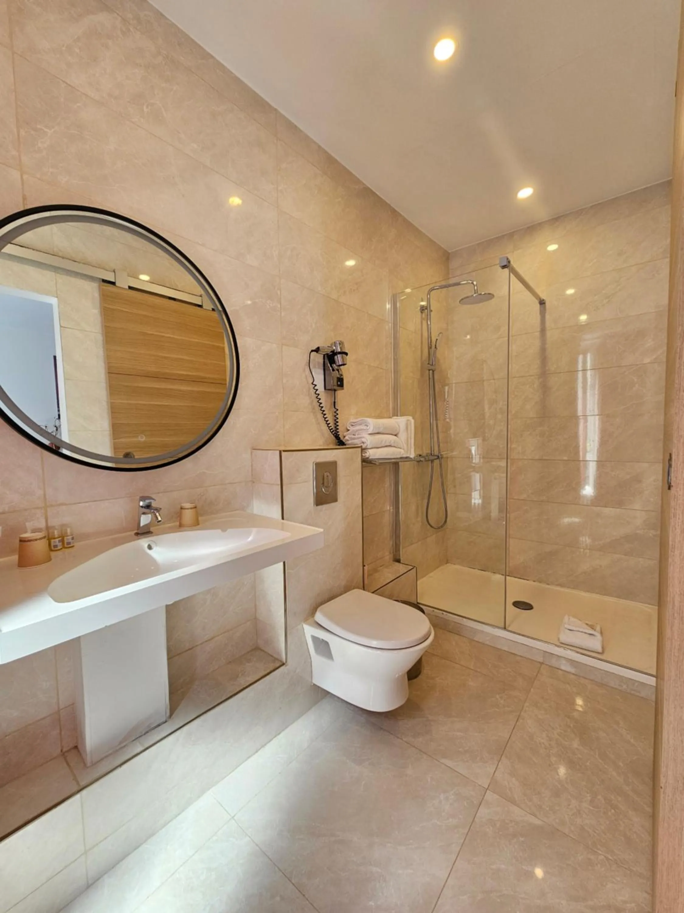 Triple Room in Hotel Le Twelve