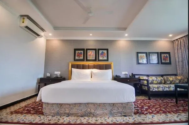 Club Room in MAYFAIR Lake Resort