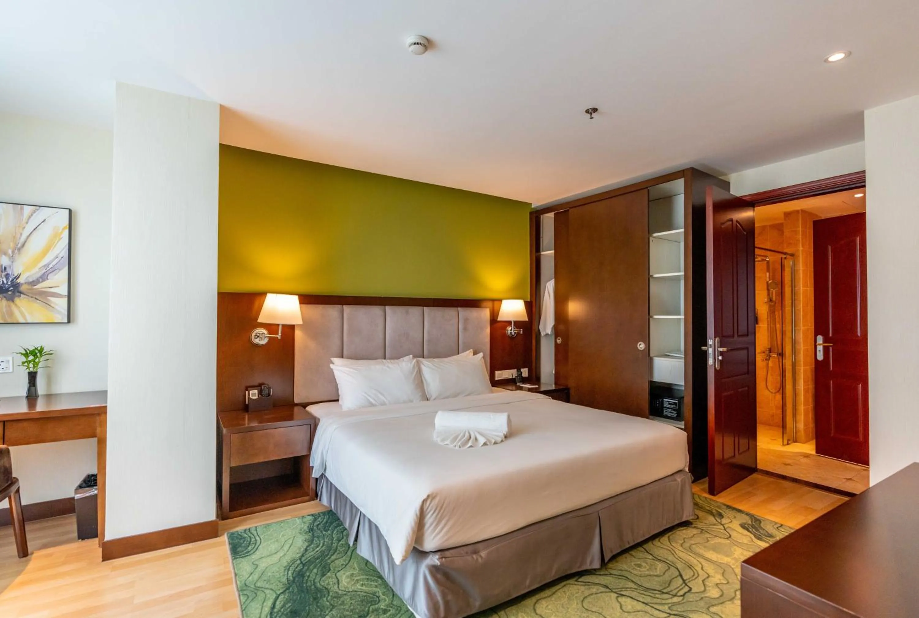 Junior Suite Double in Olympia City Hotel by Dara