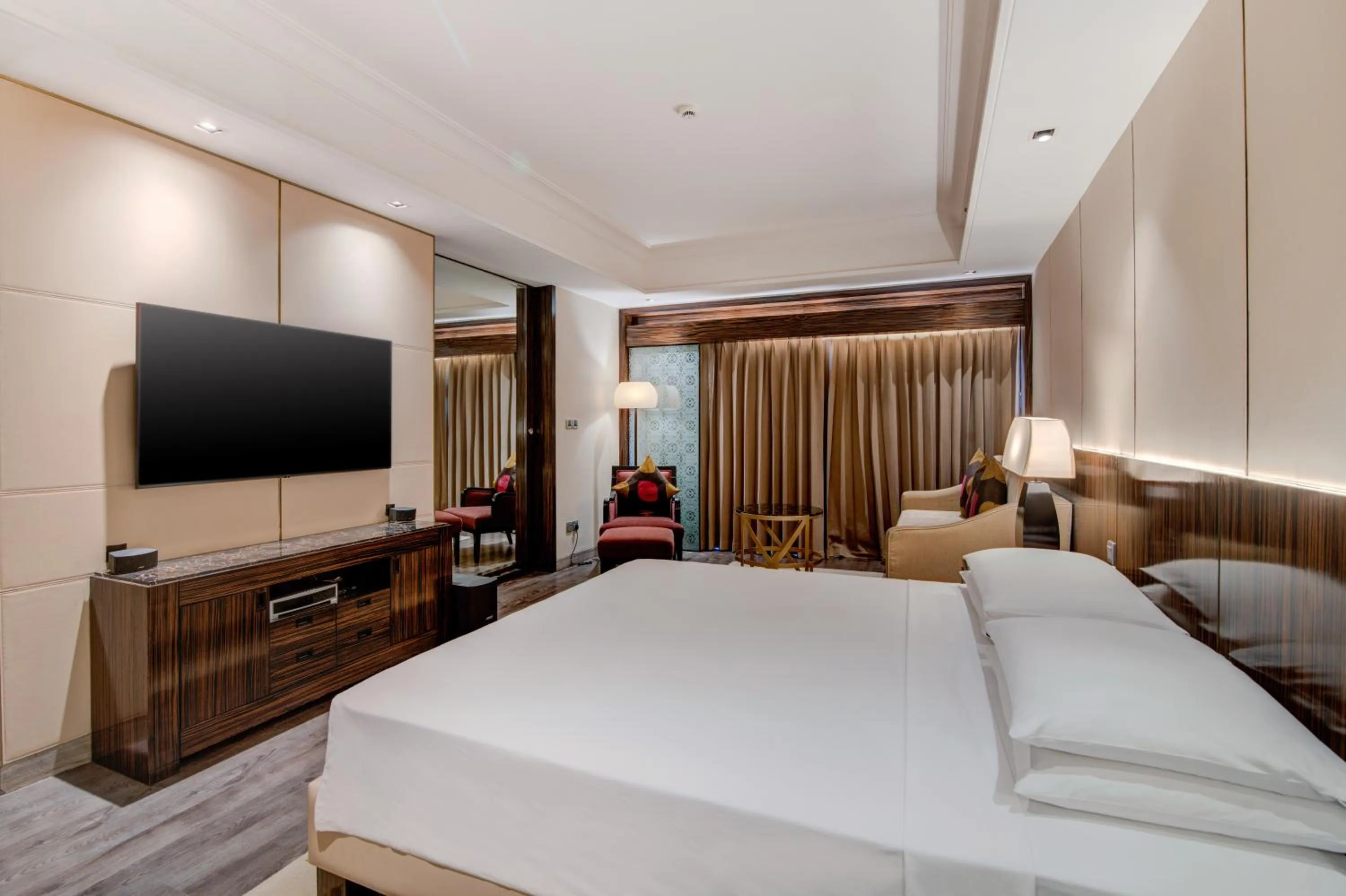 Suite with Living Room - 20% discount on Food & Beverage, Spa and club access in Hyatt Ahmedabad