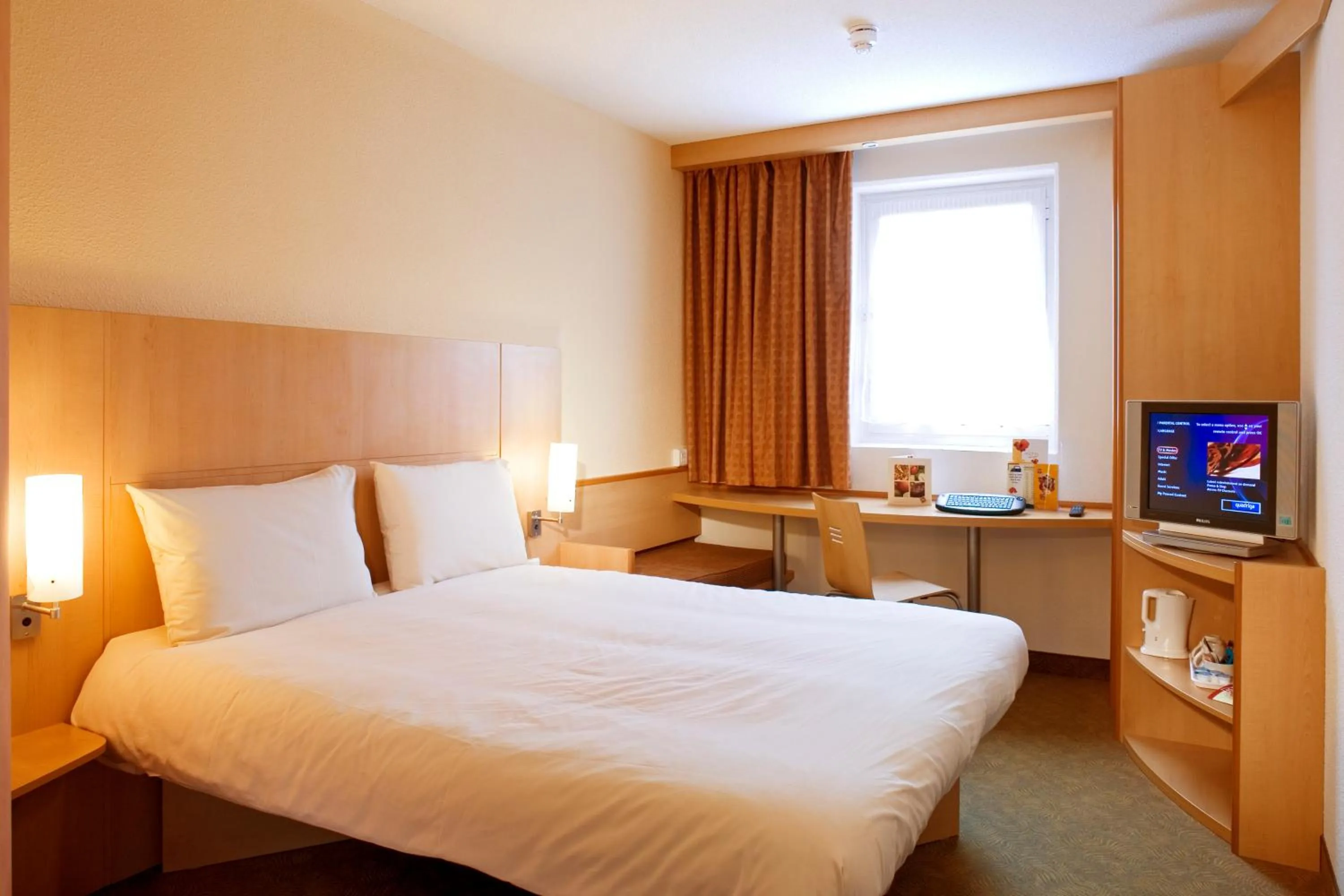 Twin Room in ibis Bradford Shipley