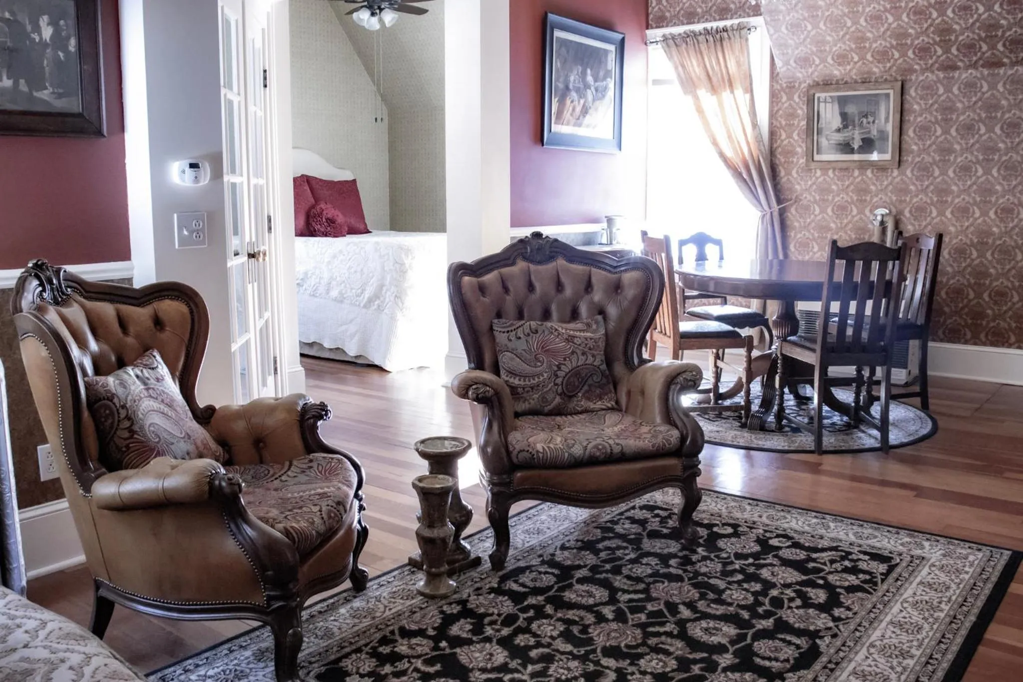 Deluxe Queen Suite in McCloud River Bed and Breakfast