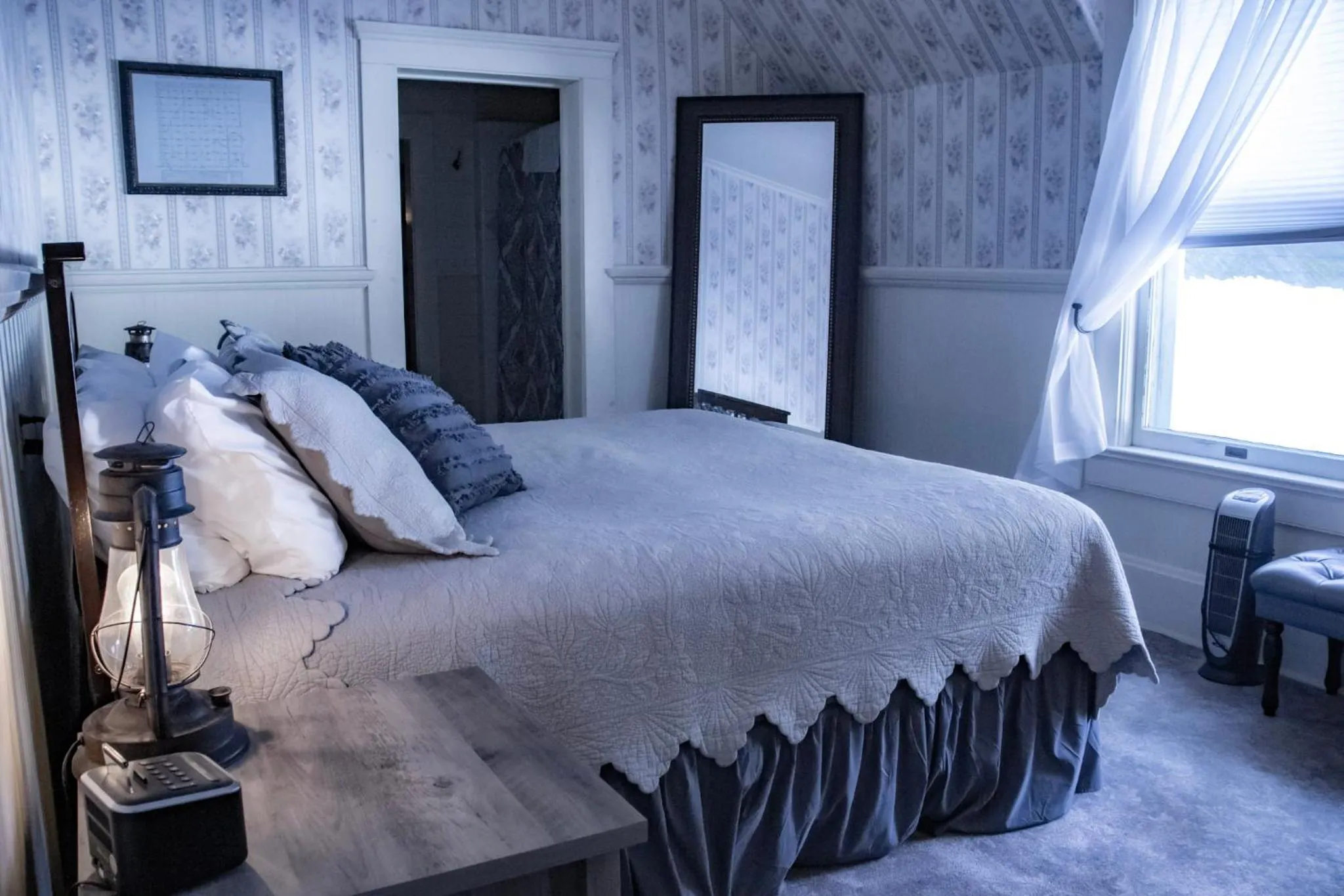 Deluxe Double Room in McCloud River Bed and Breakfast