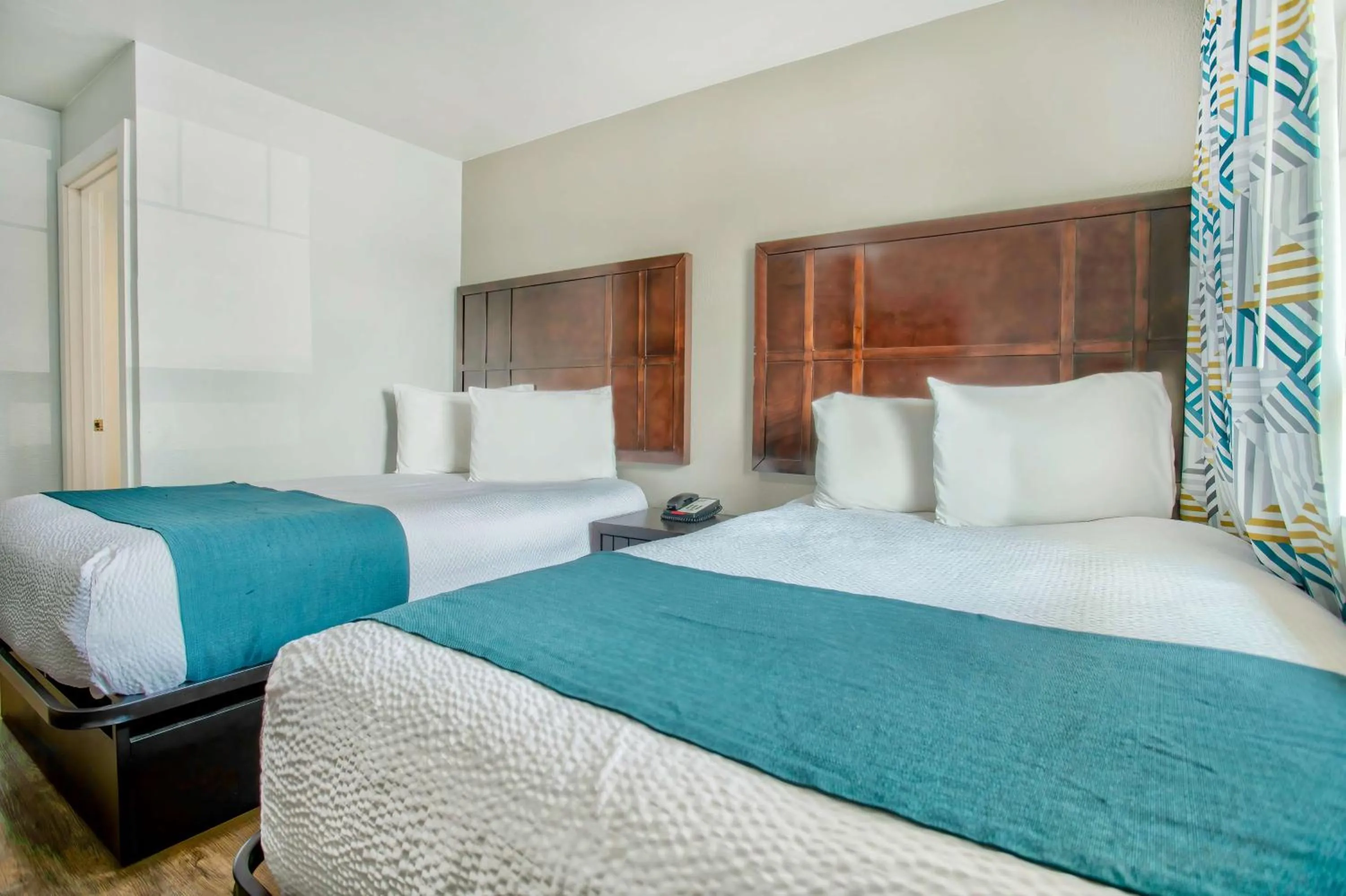 Queen Room with Two Queen Beds - Disability Access - Roll In Shower in Studio 6 Suites - Albany, OR