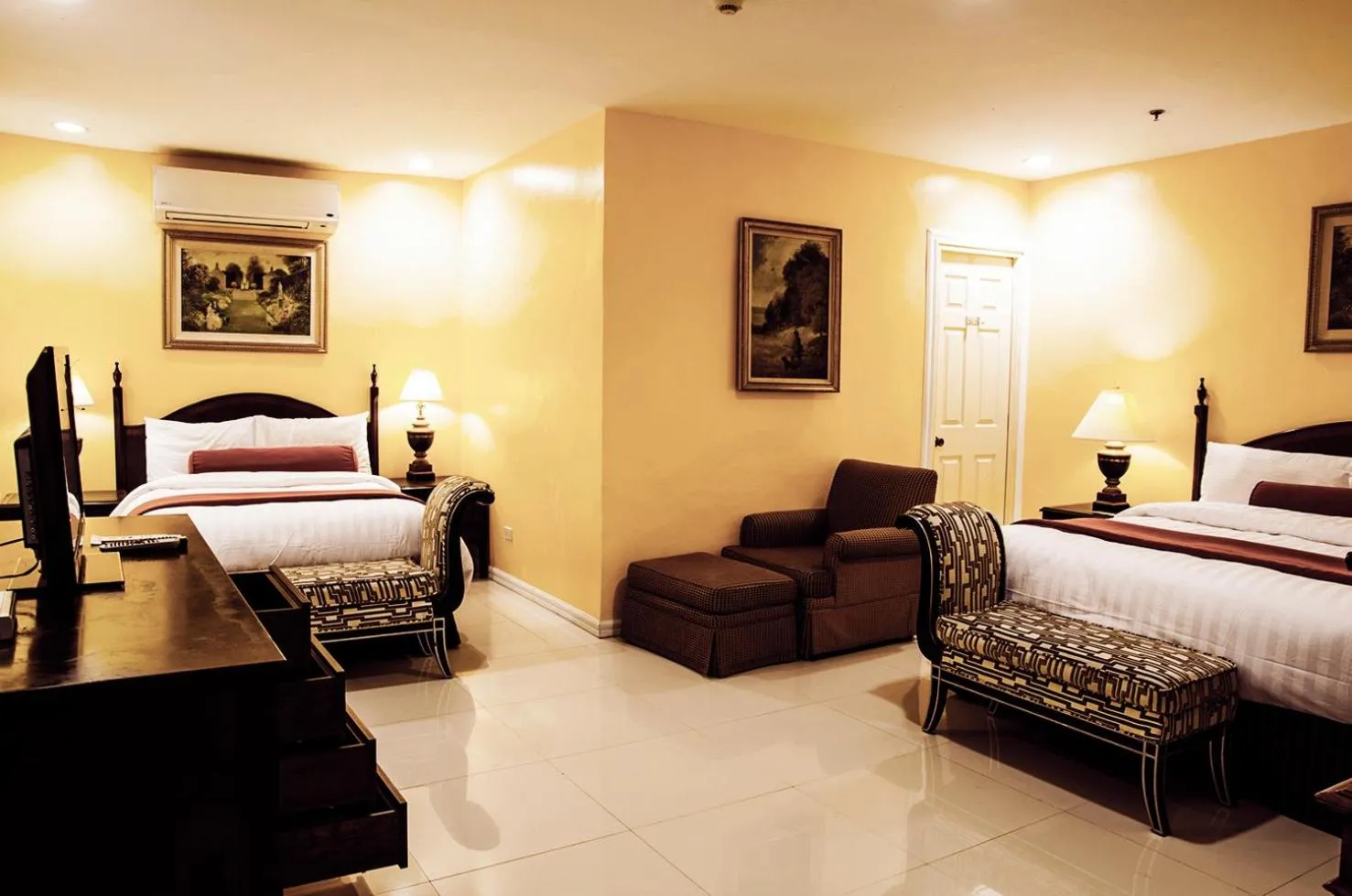 Deluxe Family Room in Dreamwave Hotel Santiago