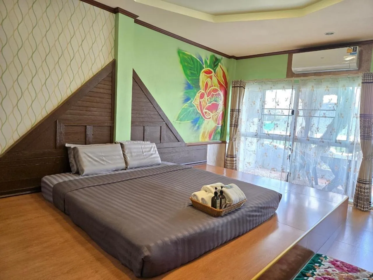 Suite with River View in Suwanna Riverside