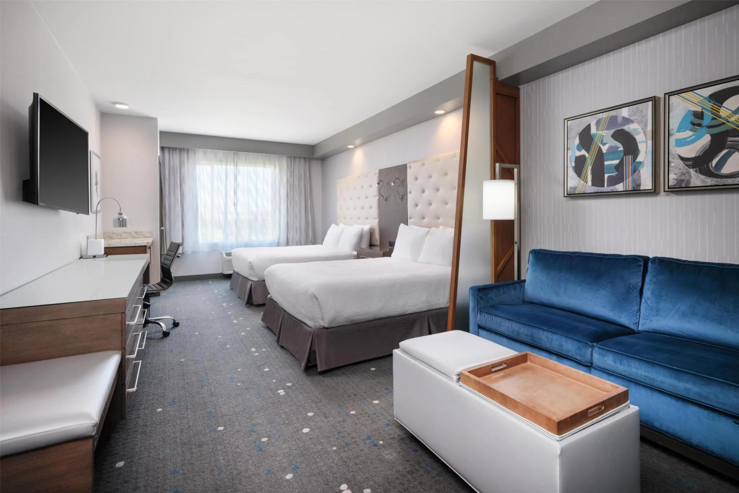 Queen Room with Two Queen Beds and Bath Tub - Mobility Access in Best Western Premier Hotel at Fisher's Landing