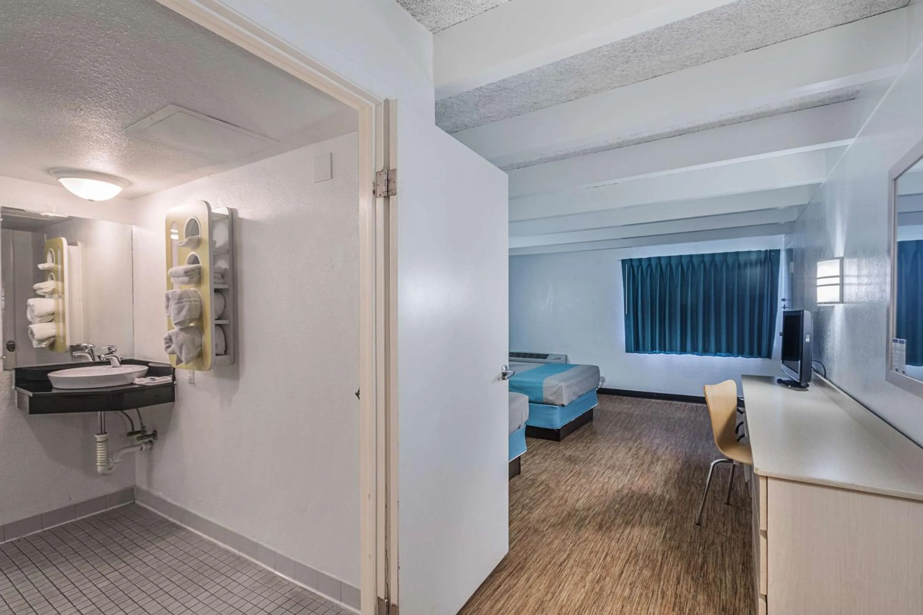 Quadruple Room - Non-Smoking in Motel 6-Kokomo, IN