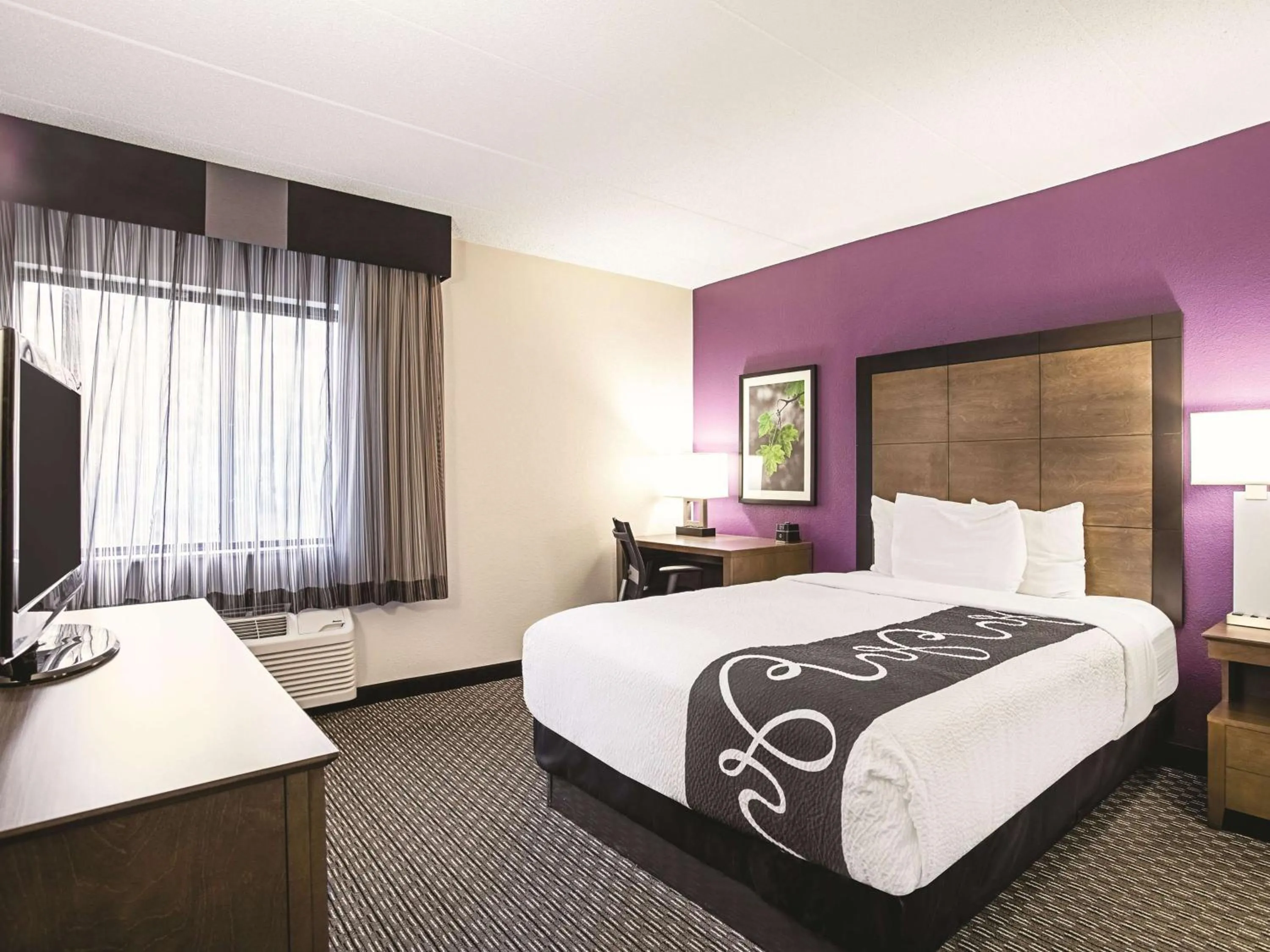 Standard Room 1 Queen Bed in La Quinta by Wyndham Baltimore N / White Marsh