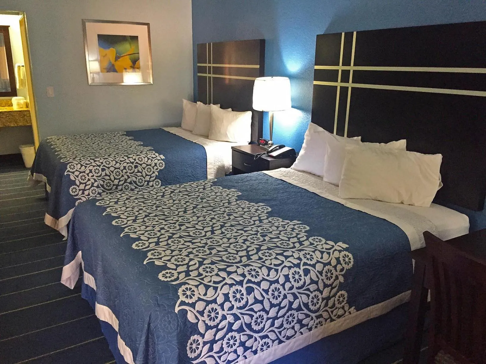 Queen Room with Two Queen Beds - Smoking in Americas Best Value Inn Bishop/Kingsville