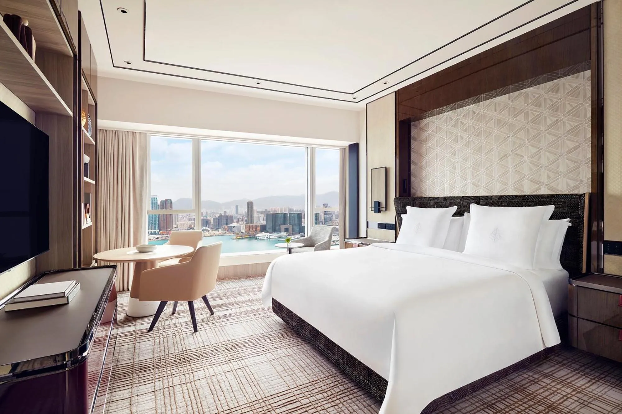 Superior Harbor-View Room King in Four Seasons Hotel Hong Kong