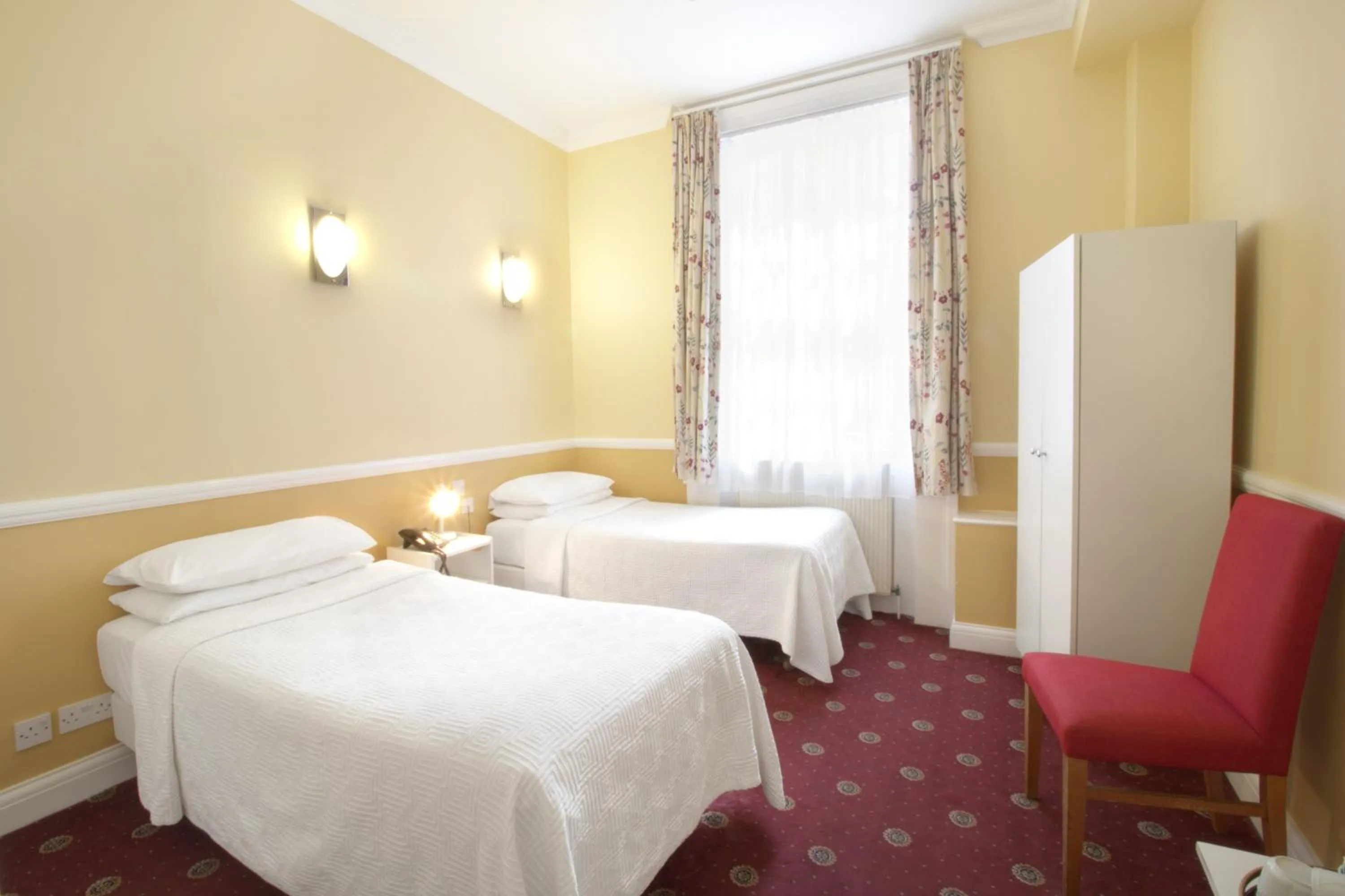 Double or Twin Room in Balmoral House Hotel
