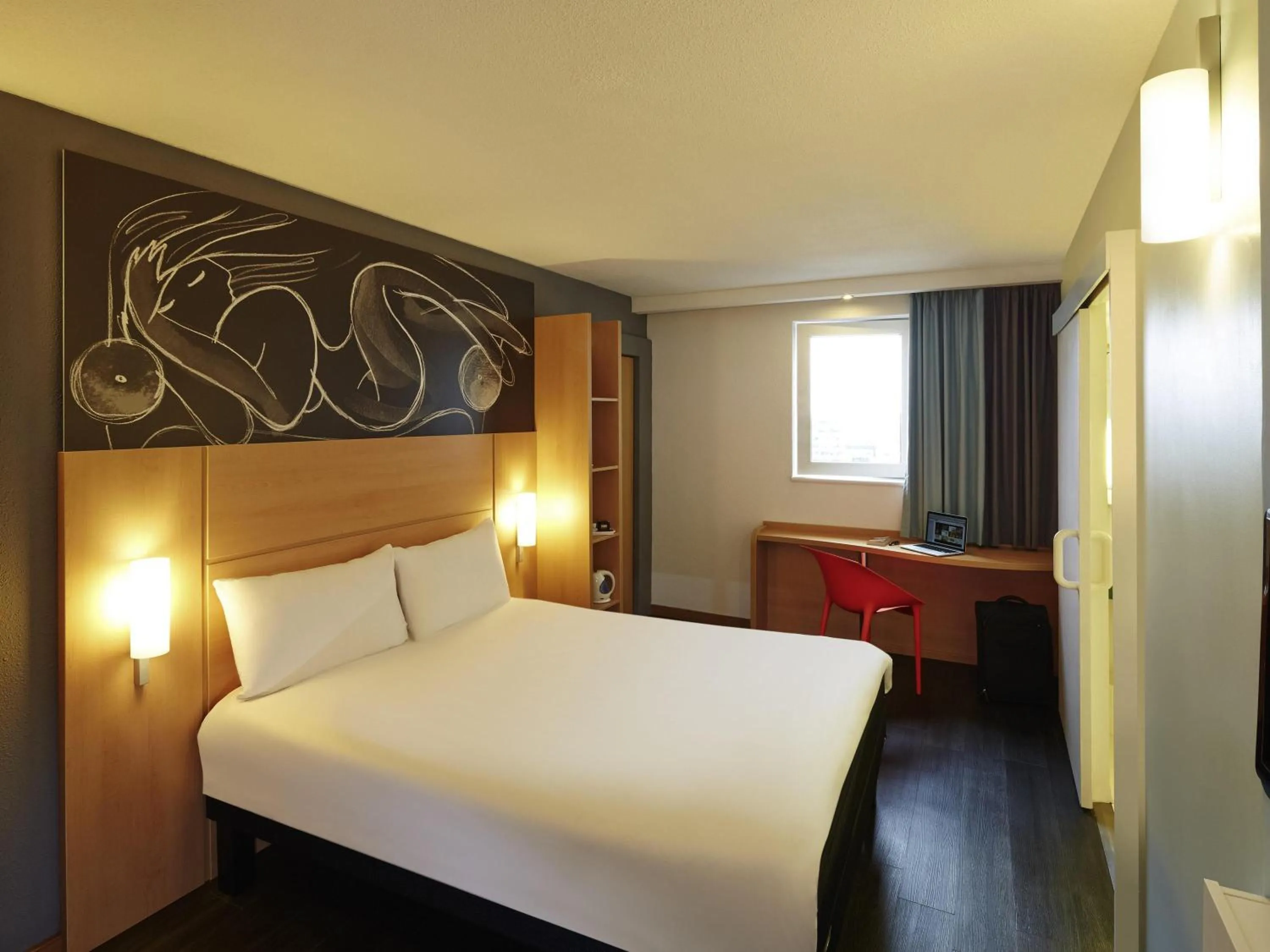 Double Room in ibis Reading Centre