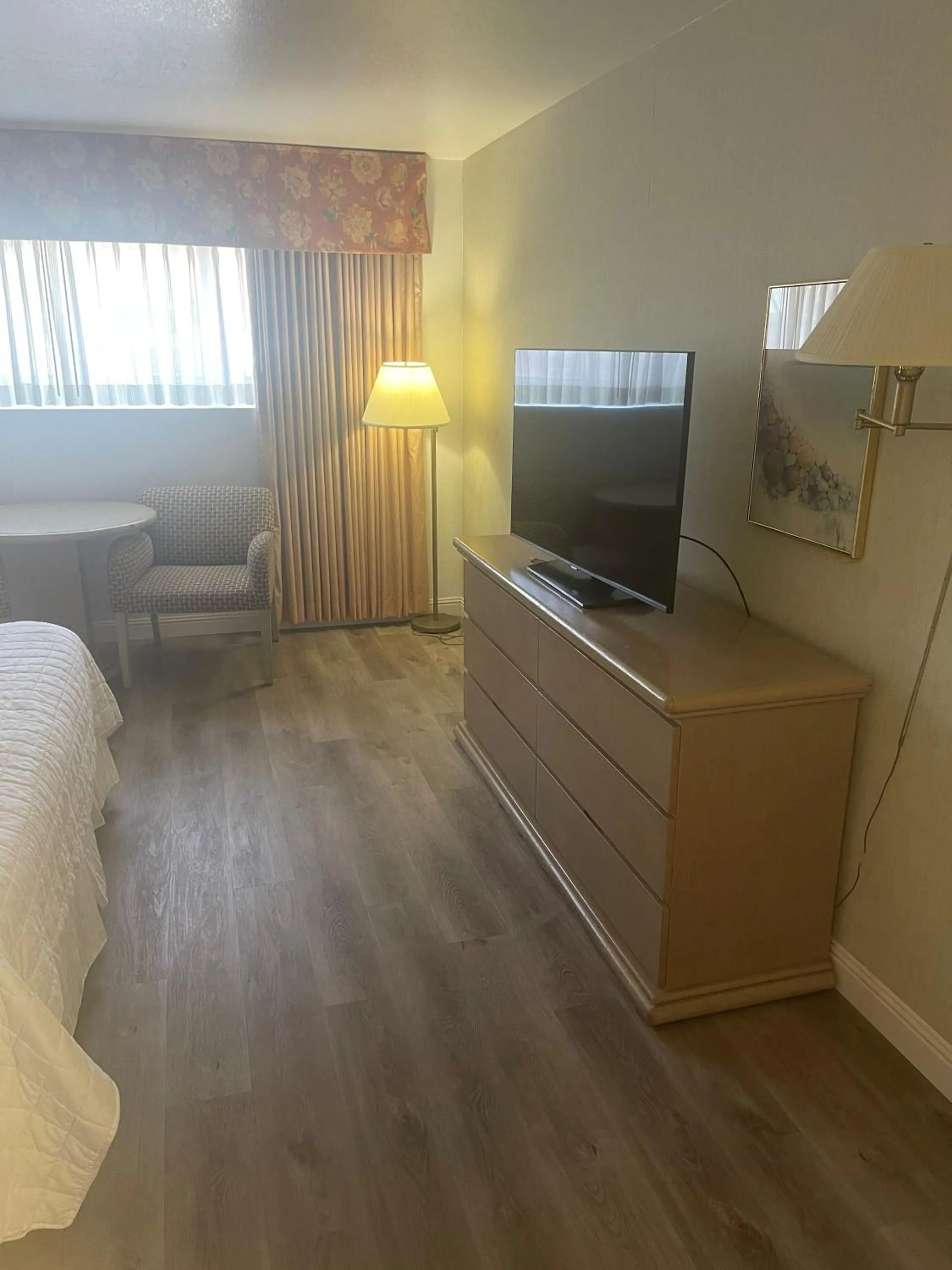 King Room - Non-Smoking in Ramada by Wyndham Viscount Suites Tucson East