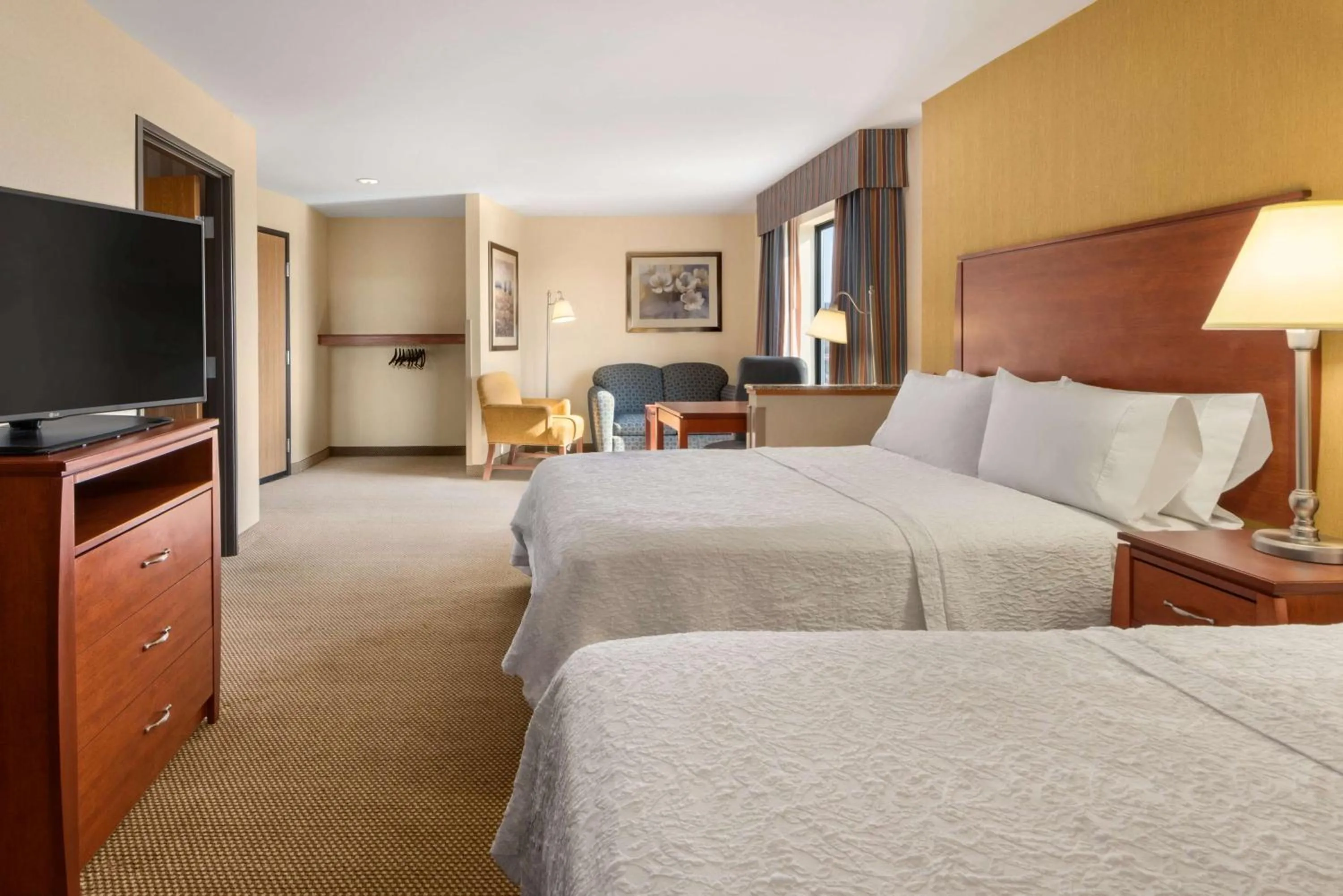 Queen Room with Two Queen Beds - Mobility and Hearing Access/Non-Smoking in Hampton Inn Spearfish