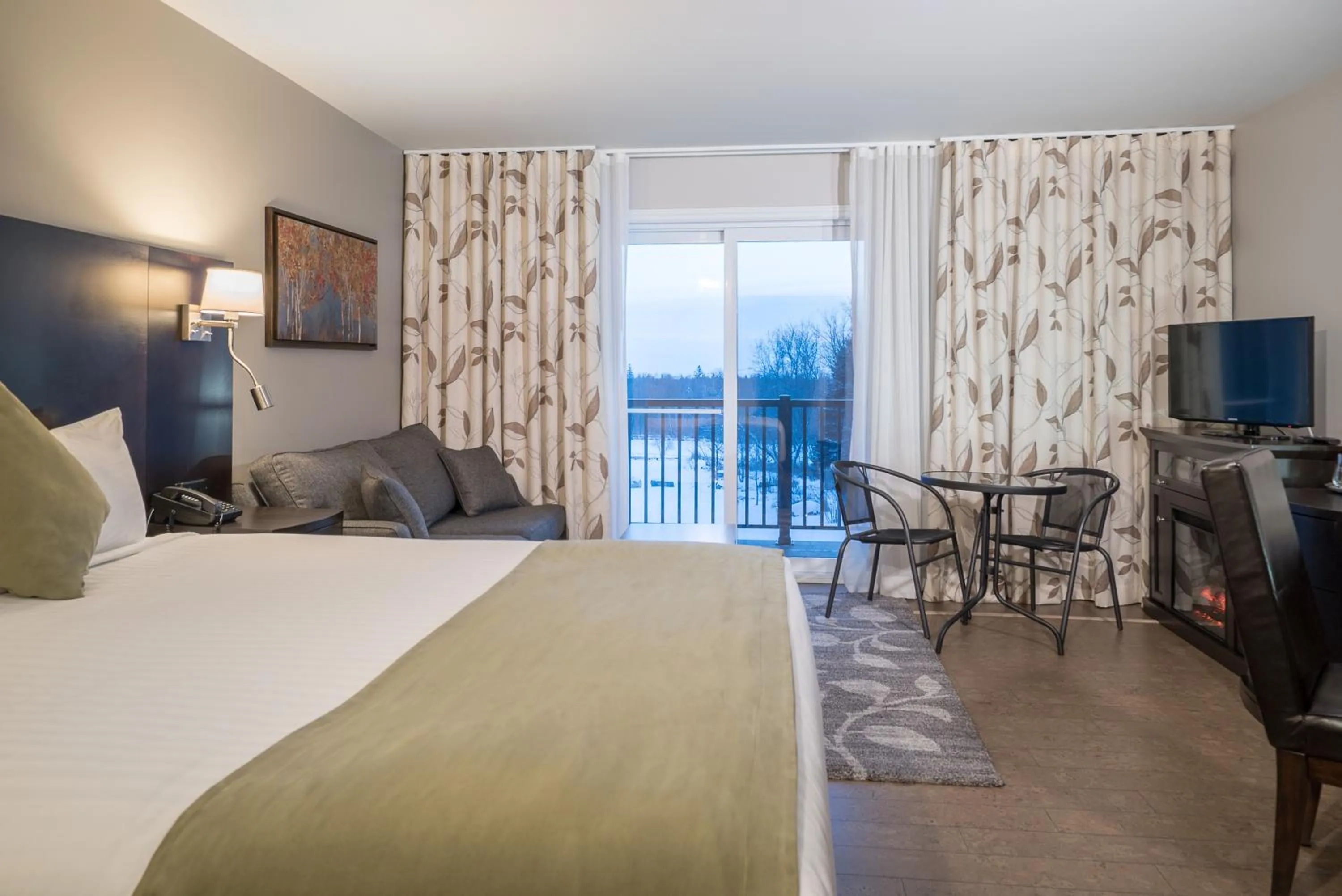 Quadruple Room with Balcony in Auberge des Gallant