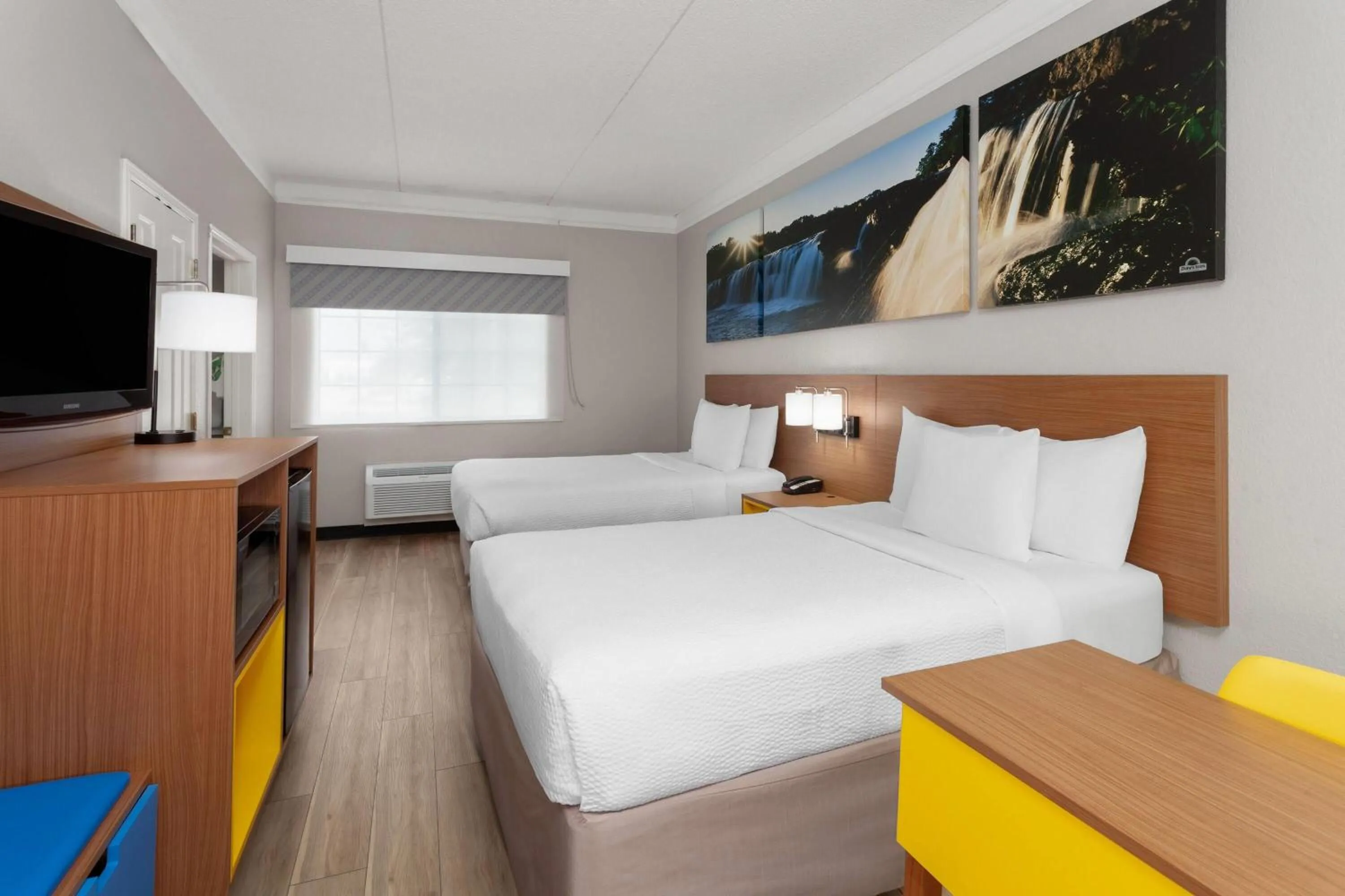 Deluxe Double Room - Disability Access/Non-Smoking in Days Inn & Suites by Wyndham Arlington Heights