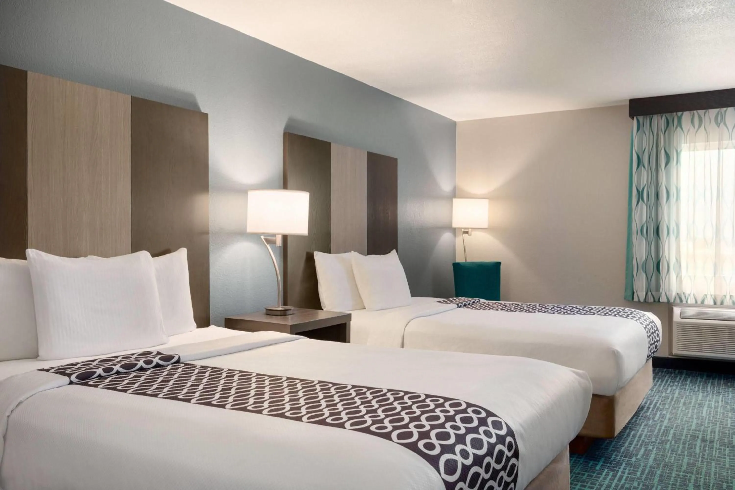 Queen Room with Two Queen Beds - Non-Smoking in La Quinta Inn & Suites by Wyndham Peru Starved Rock St Park