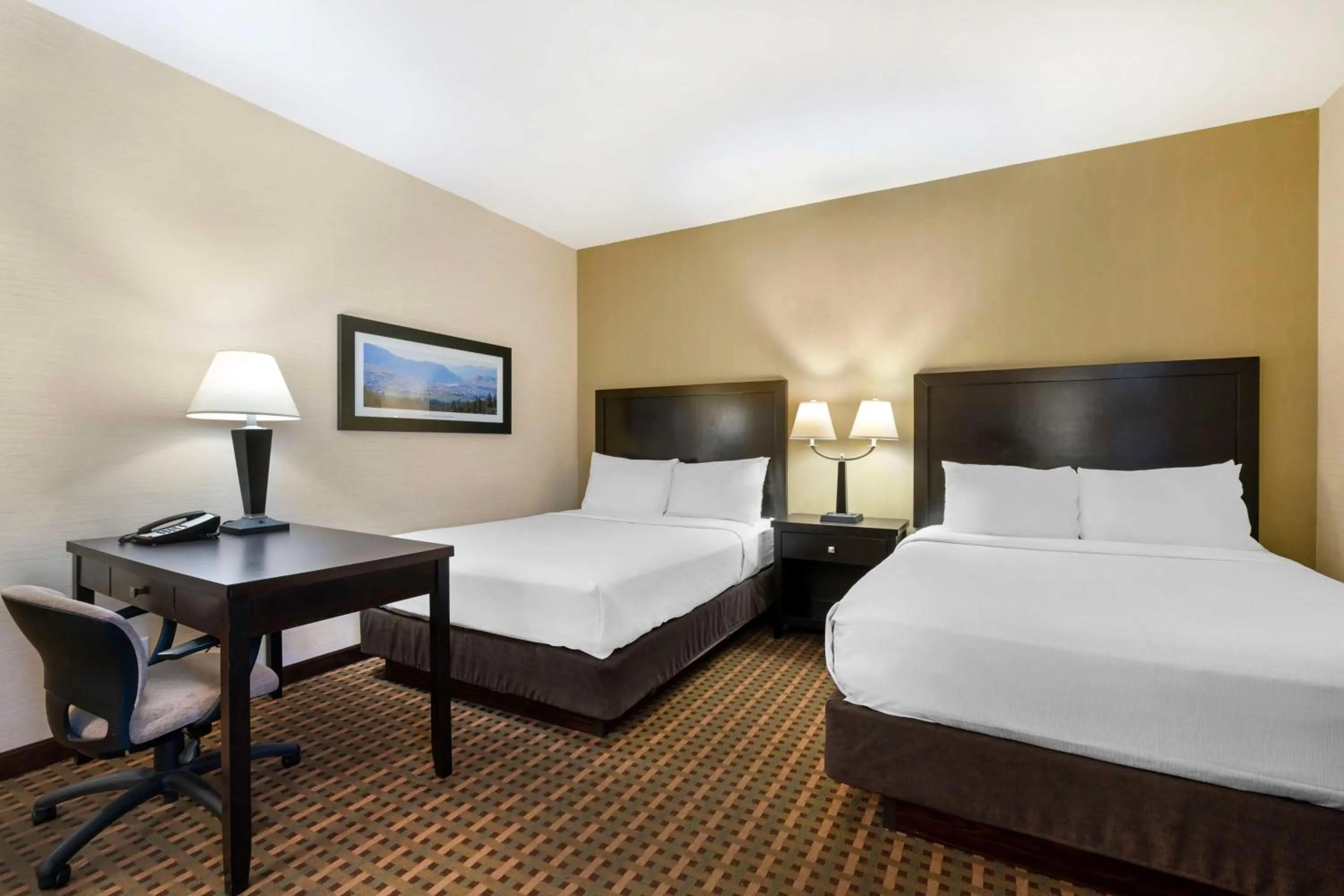 Queen Room with Two Queen Beds - Non-Smoking in Best Western Pacific Inn