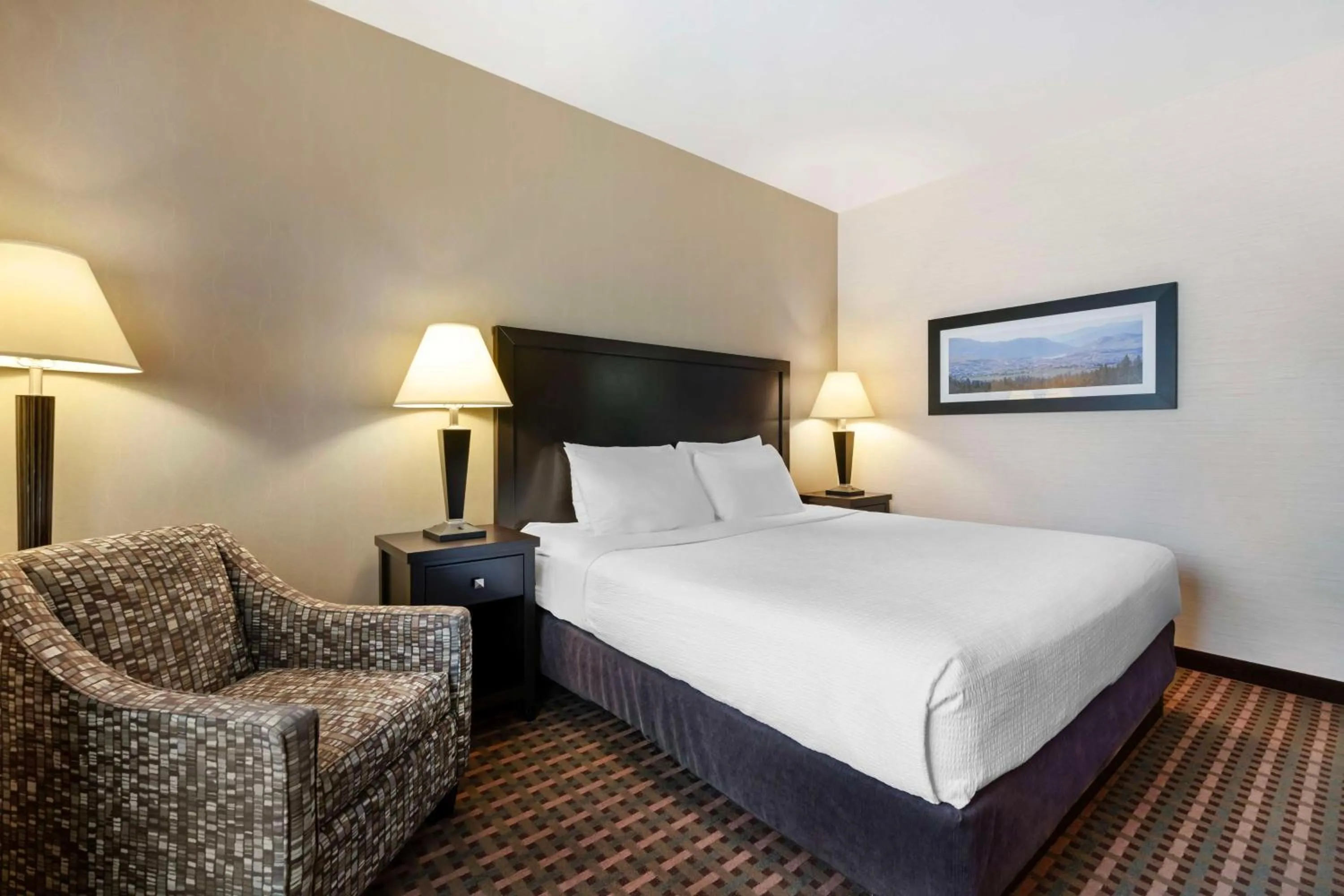 King Room with Roll-In Shower - Disability Access in Best Western Pacific Inn