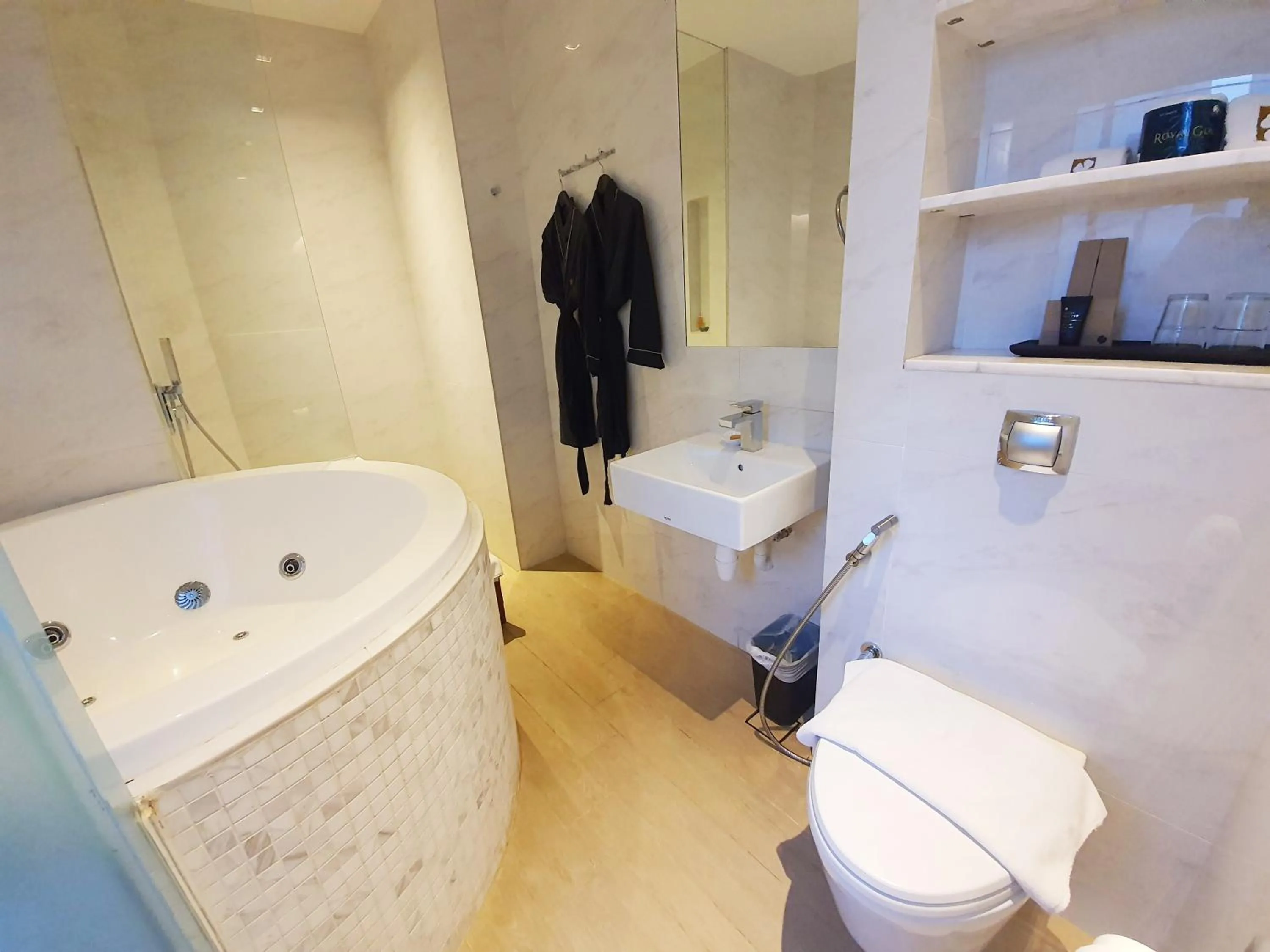 Double Room with Hot Tub (Indoor) in Hotel Clover 769 North Bridge Road