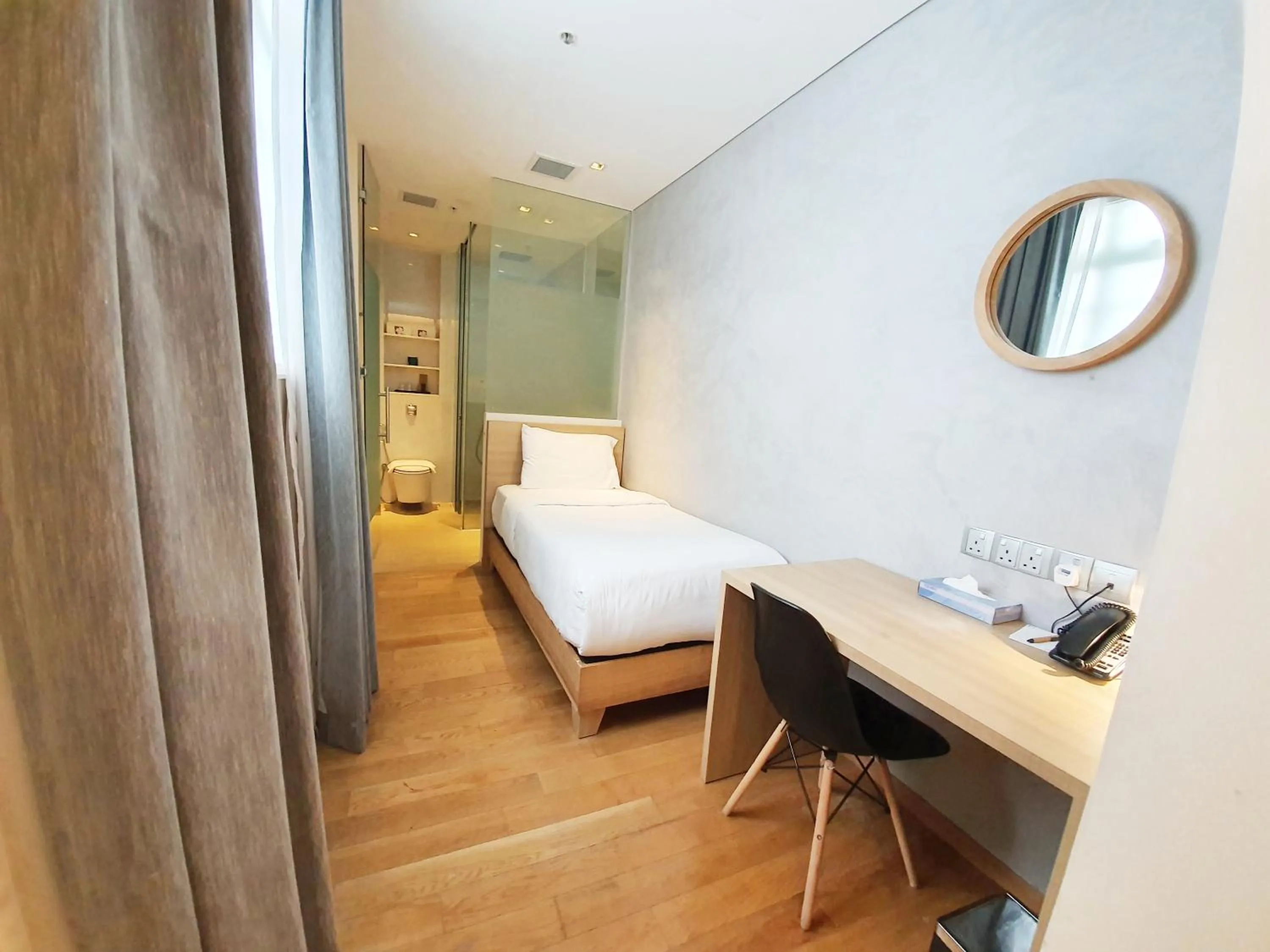 Deluxe Twin Room in Hotel Clover 769 North Bridge Road